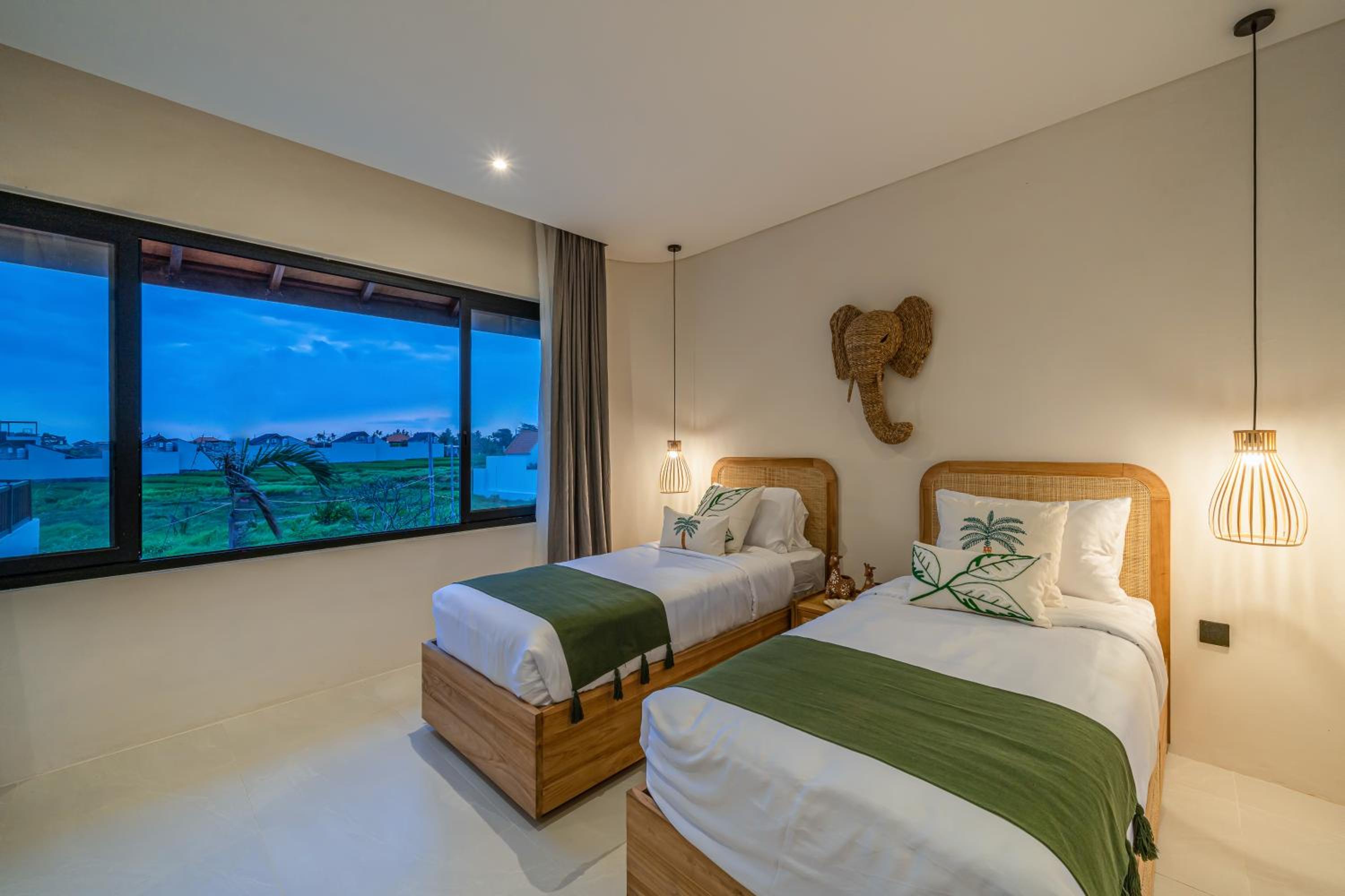 Sunbeam Oasis - Modern & Cozy 4BR Family Villa - Near Seseh Beach
