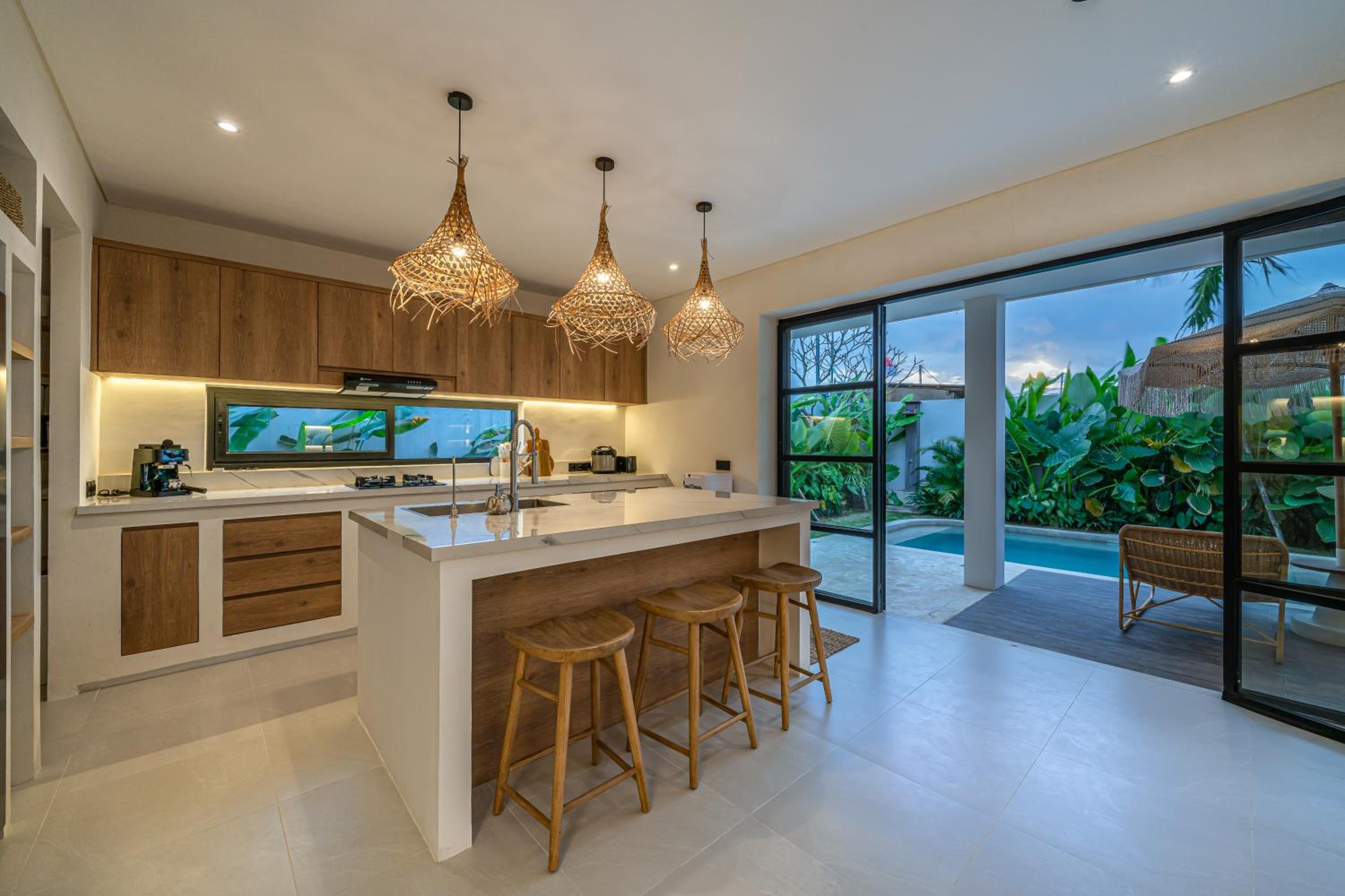 Sunbeam Oasis - Modern & Cozy 4BR Family Villa - Near Seseh Beach