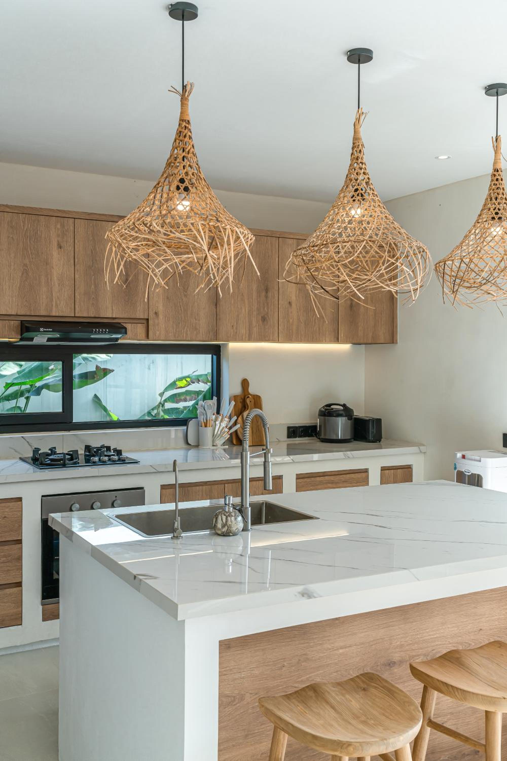 Sunbeam Oasis - Modern & Cozy 4BR Family Villa - Near Seseh Beach