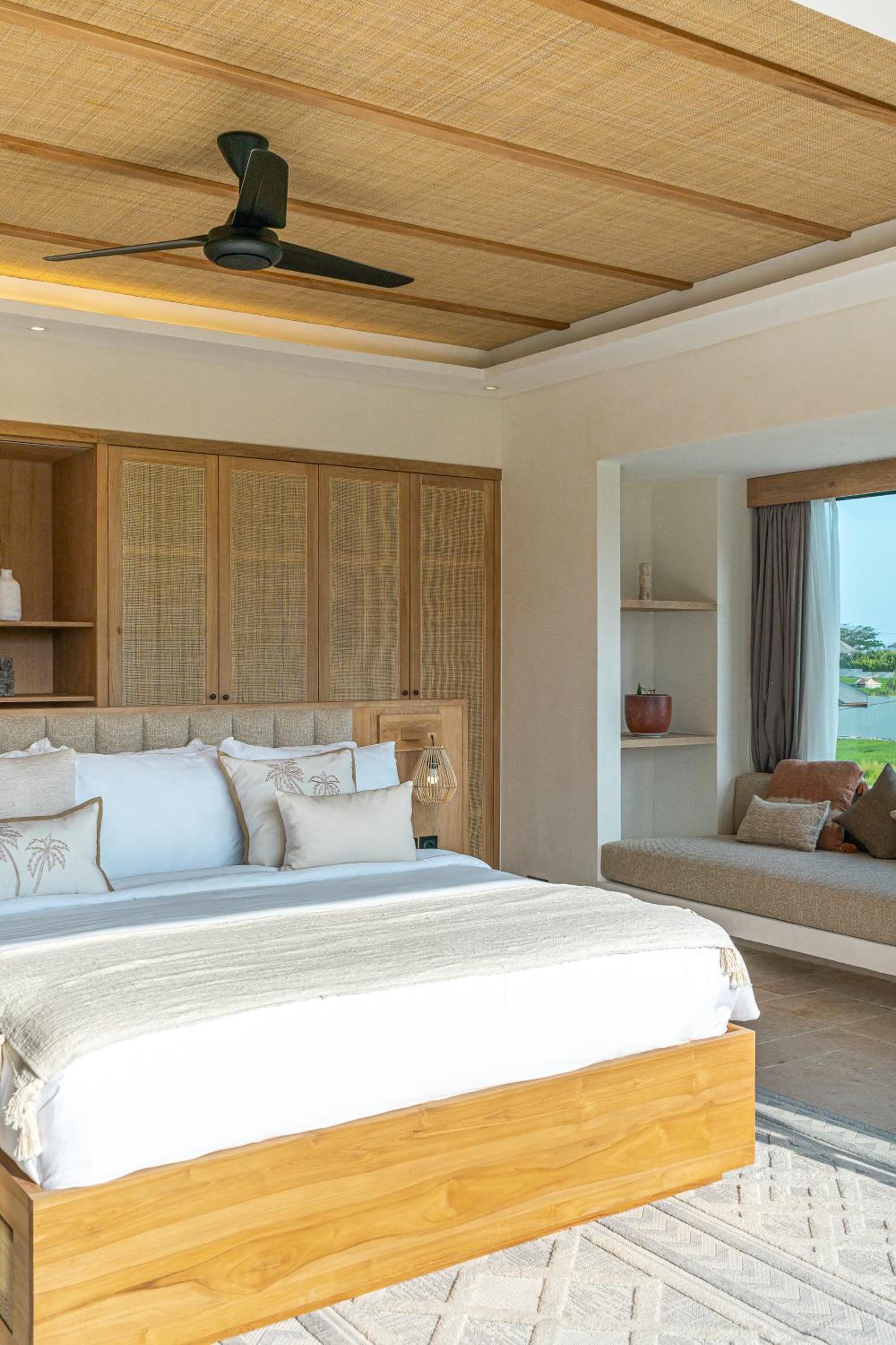 Sunbeam Oasis - Modern & Cozy 4BR Family Villa - Near Seseh Beach