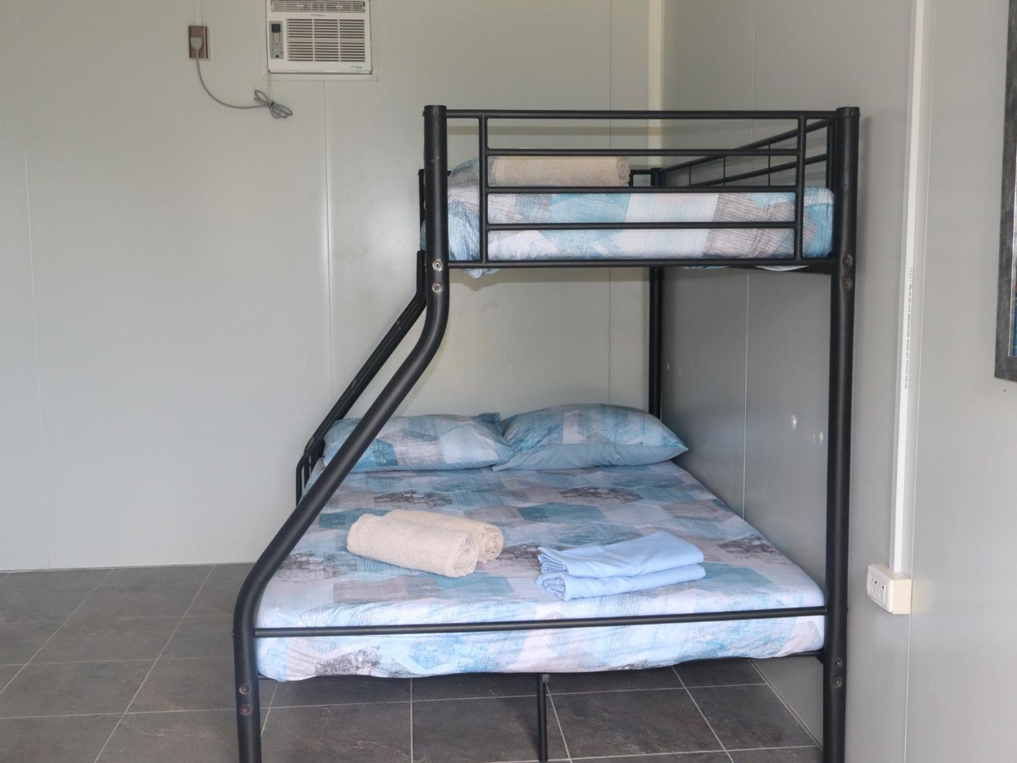 Tez's Backpacking Lodge
