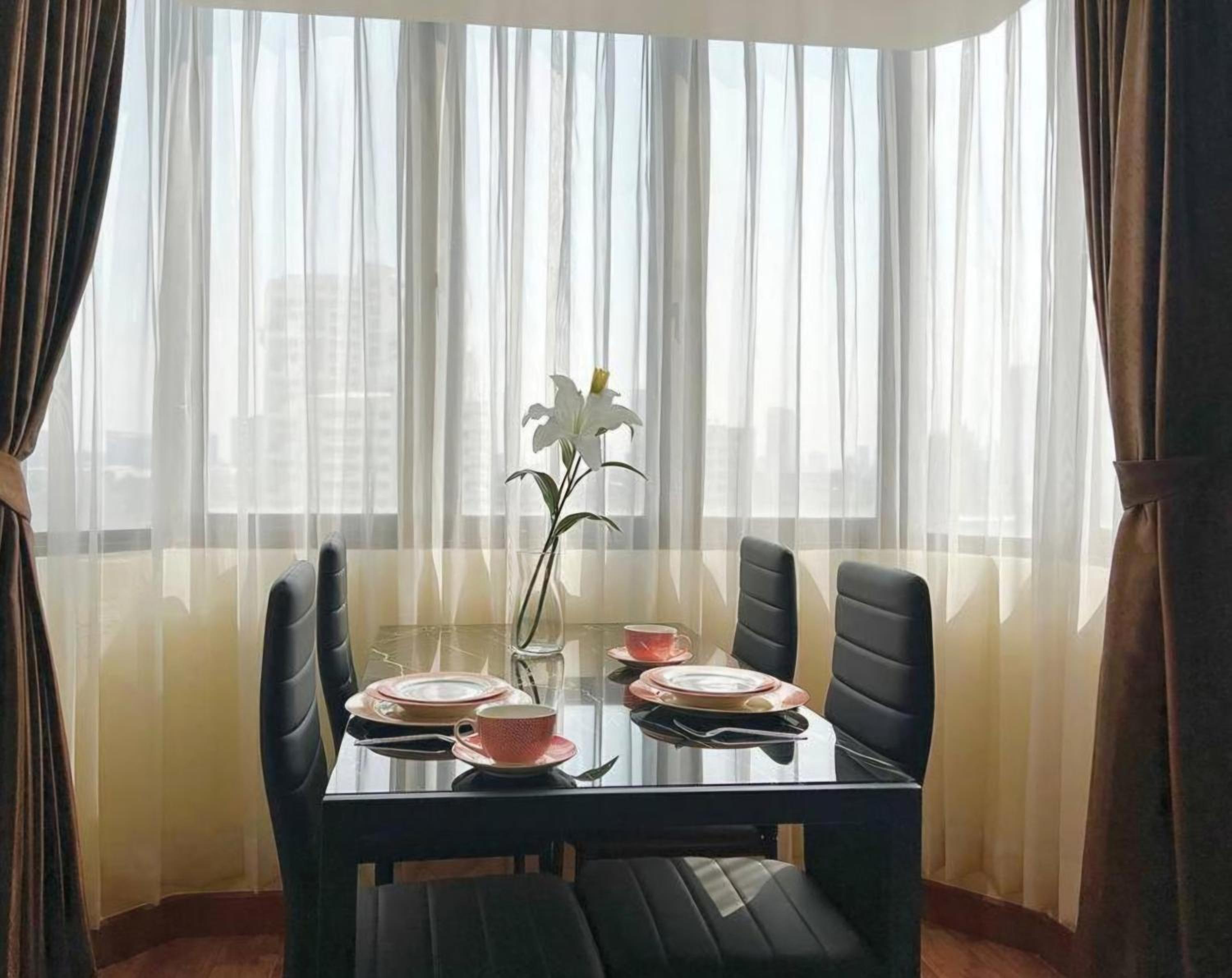 SelfCheckIn Omni Tower Sukhumvit4 NaNa Asoke BTS MRT Hispeed WiFi Pool&Gym