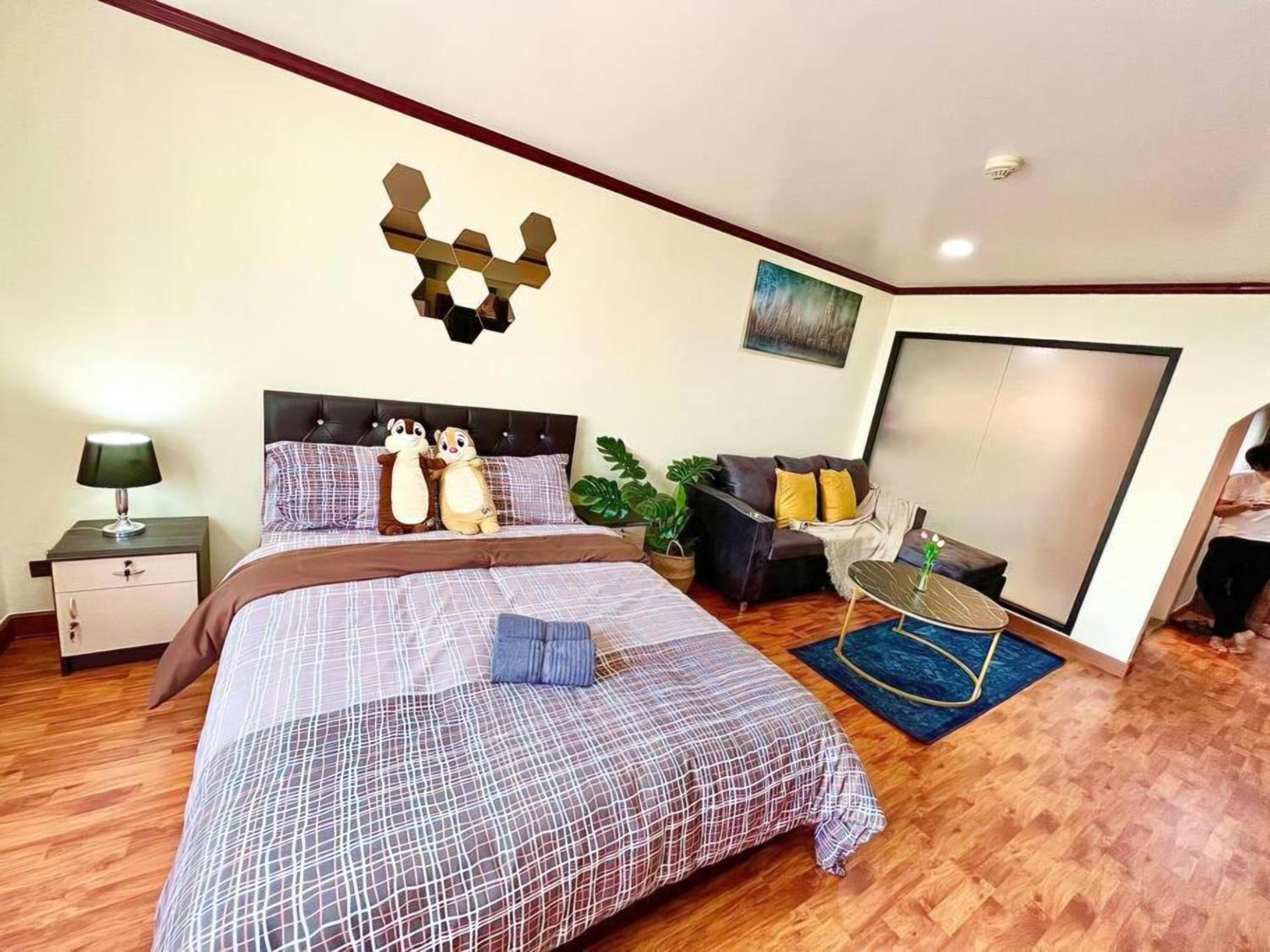 SelfCheckIn Omni Tower Sukhumvit4 NaNa Asoke BTS MRT Hispeed WiFi Pool&Gym