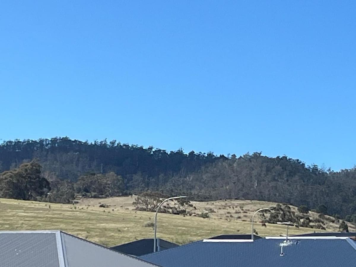 Green Hill Views - Family Home close to Hobart