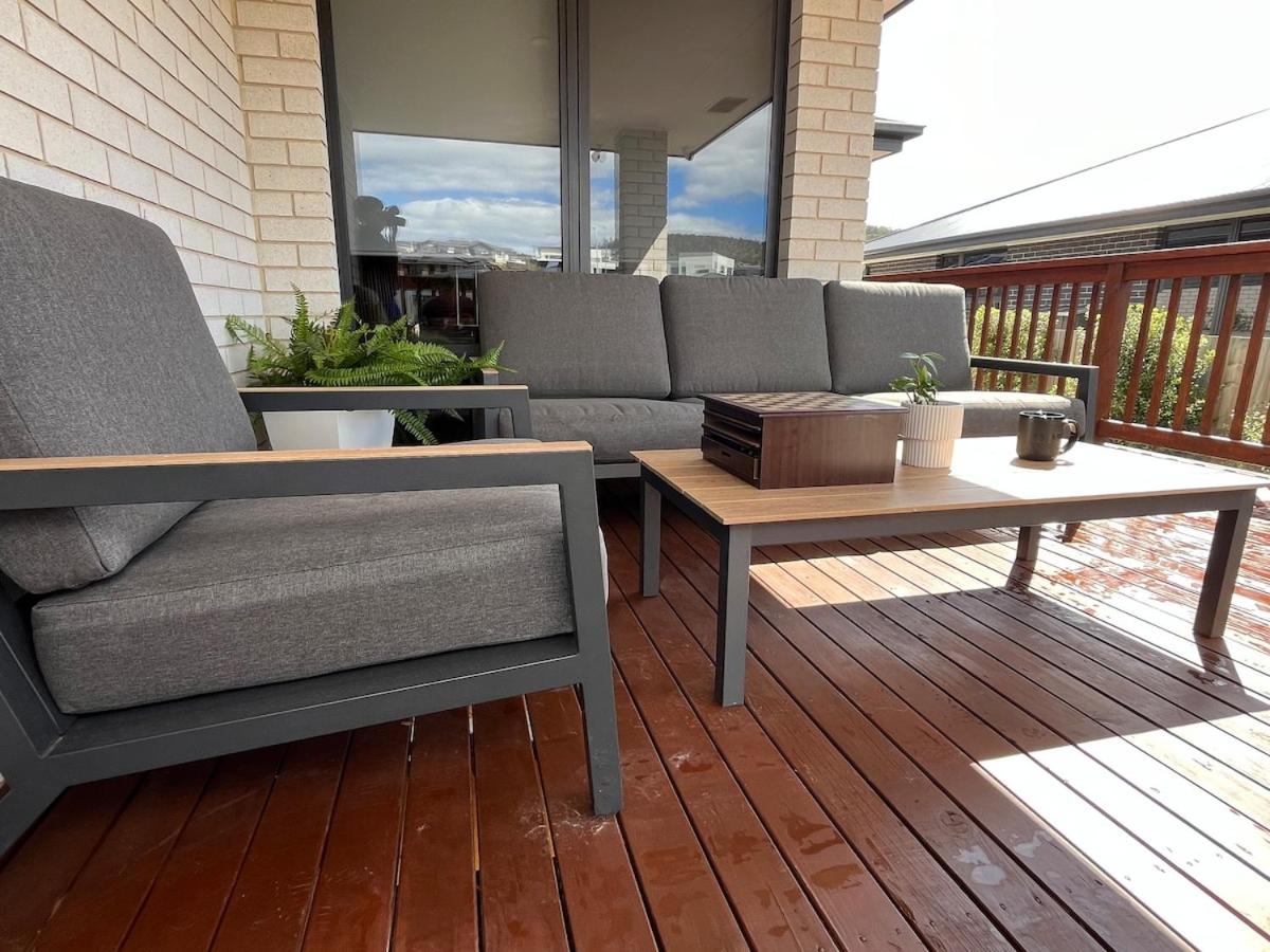 Green Hill Views - Family Home close to Hobart