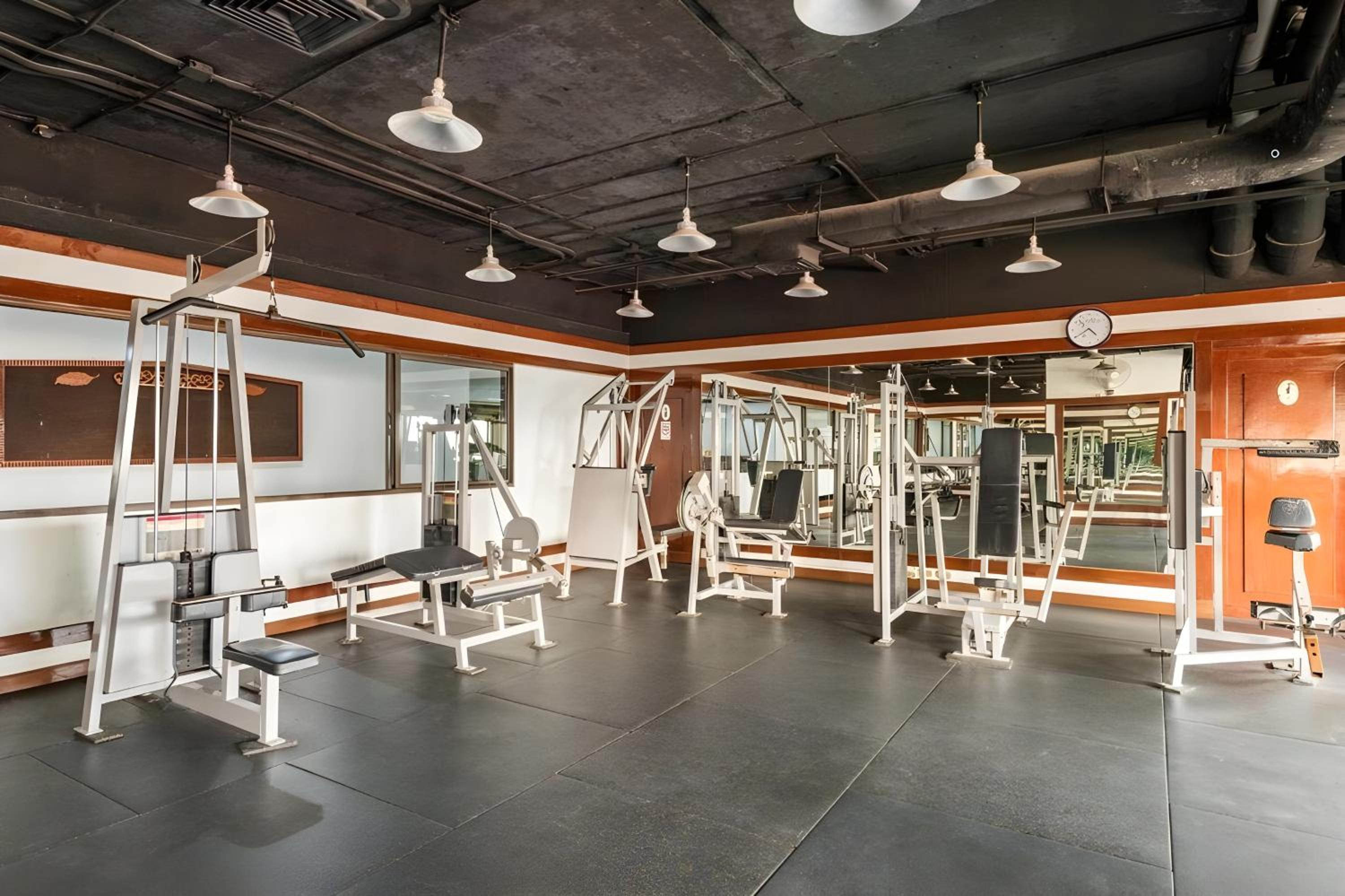SelfCheckIn Omni Tower Sukhumvit4 NaNa Asoke BTS MRT Hispeed WiFi Pool&Gym