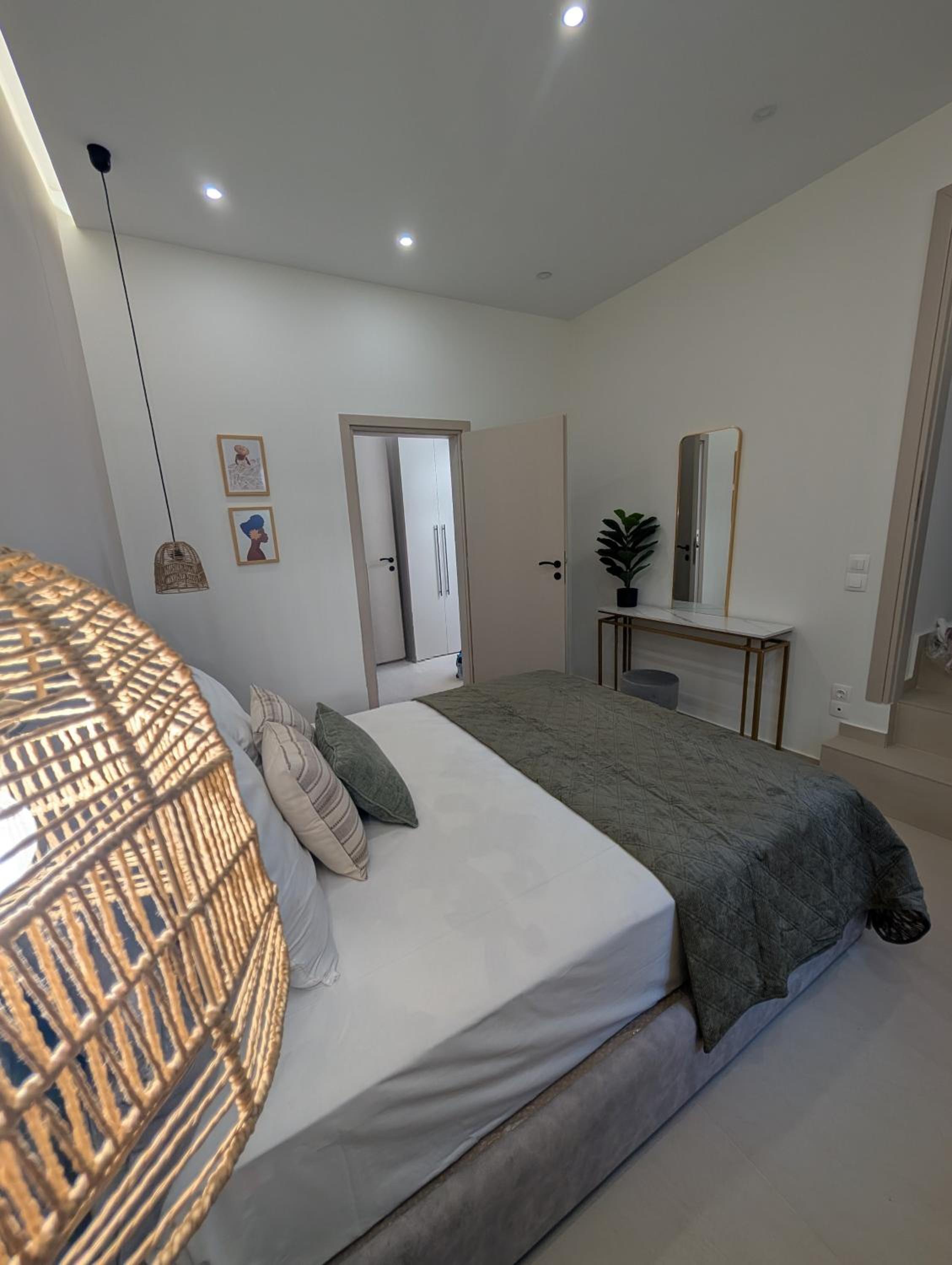 Eriad Patras - Calm Luxury Stay In The City Centre