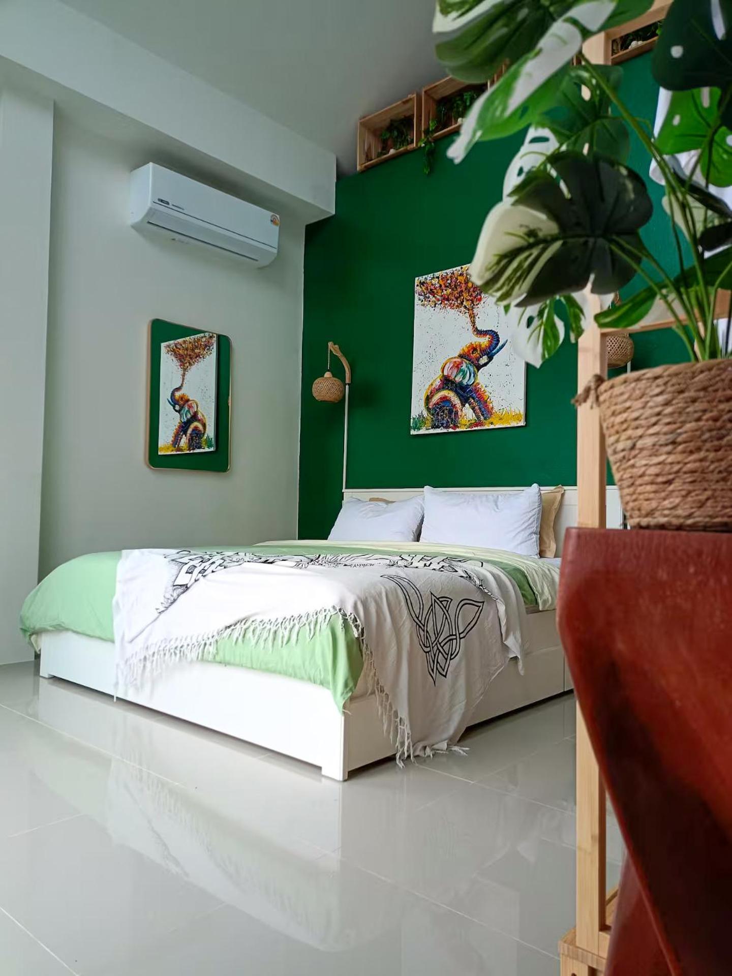 Private Pool Villa Near Ao Nang Beach - Movie Room & Garden