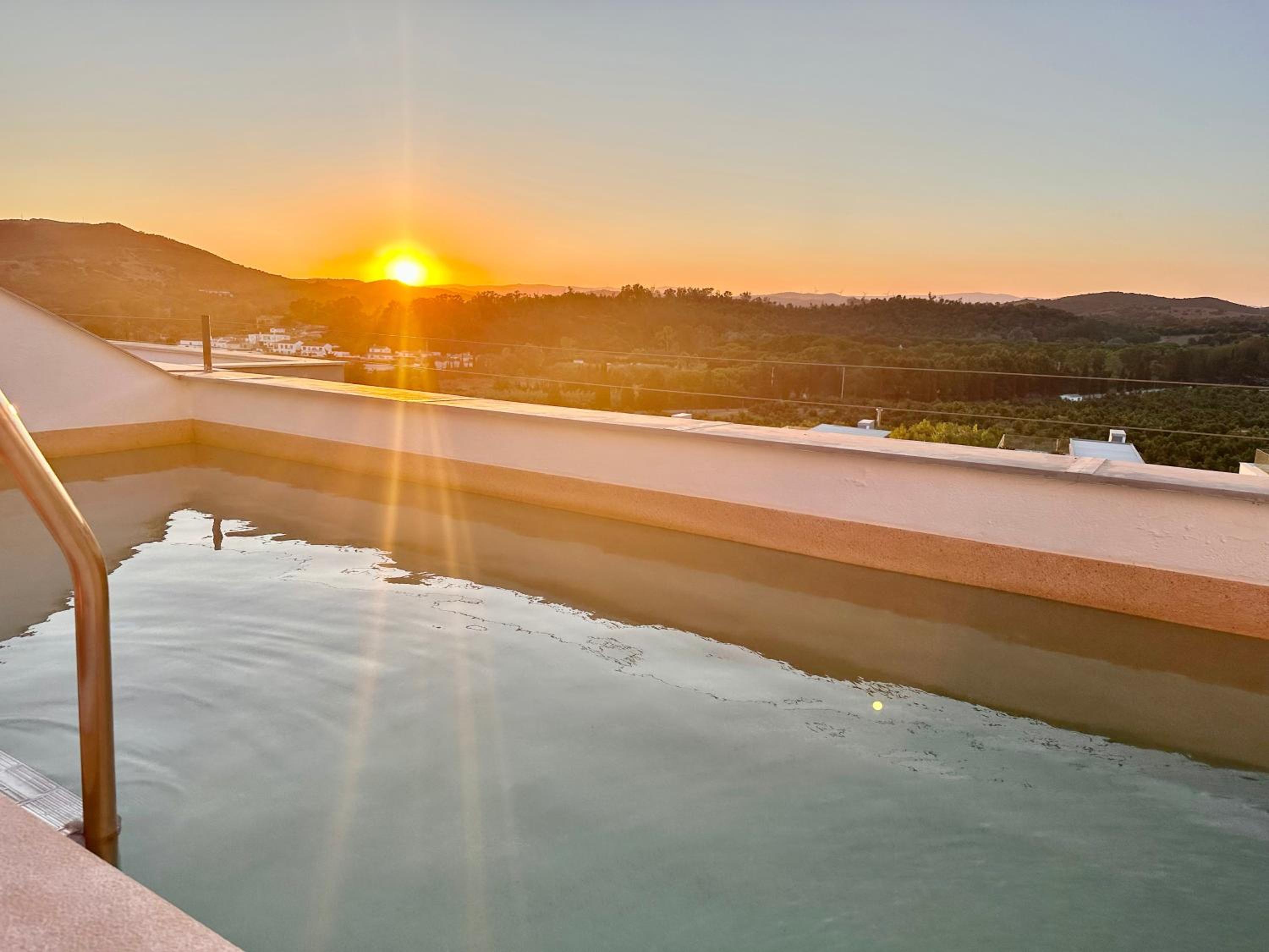 Villa - Sleeps 8 - Rooftop Pool Views Near Golf