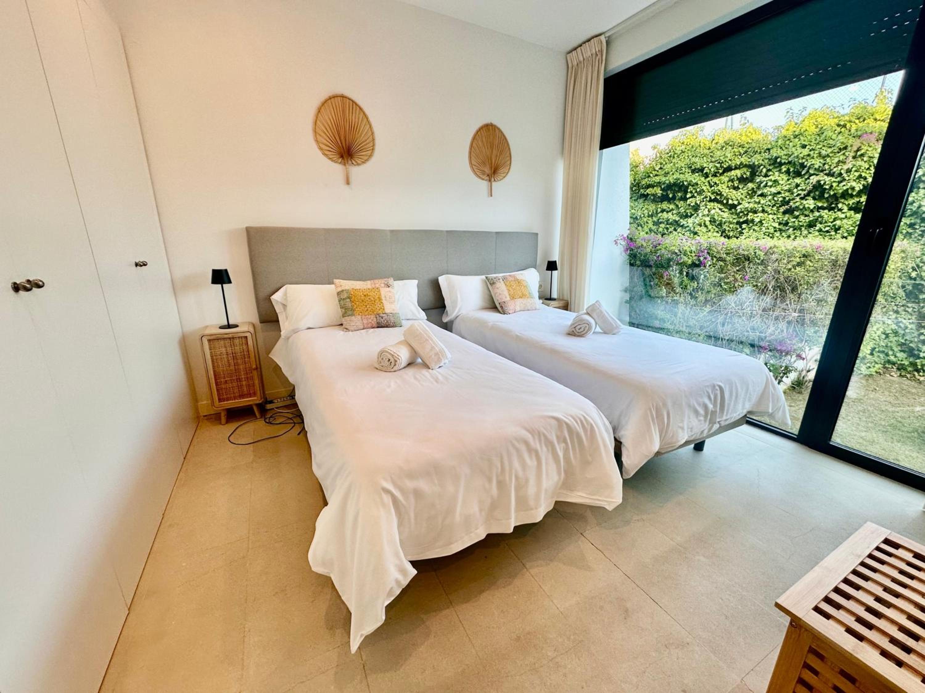 Villa - Sleeps 8 - Rooftop Pool Views Near Golf