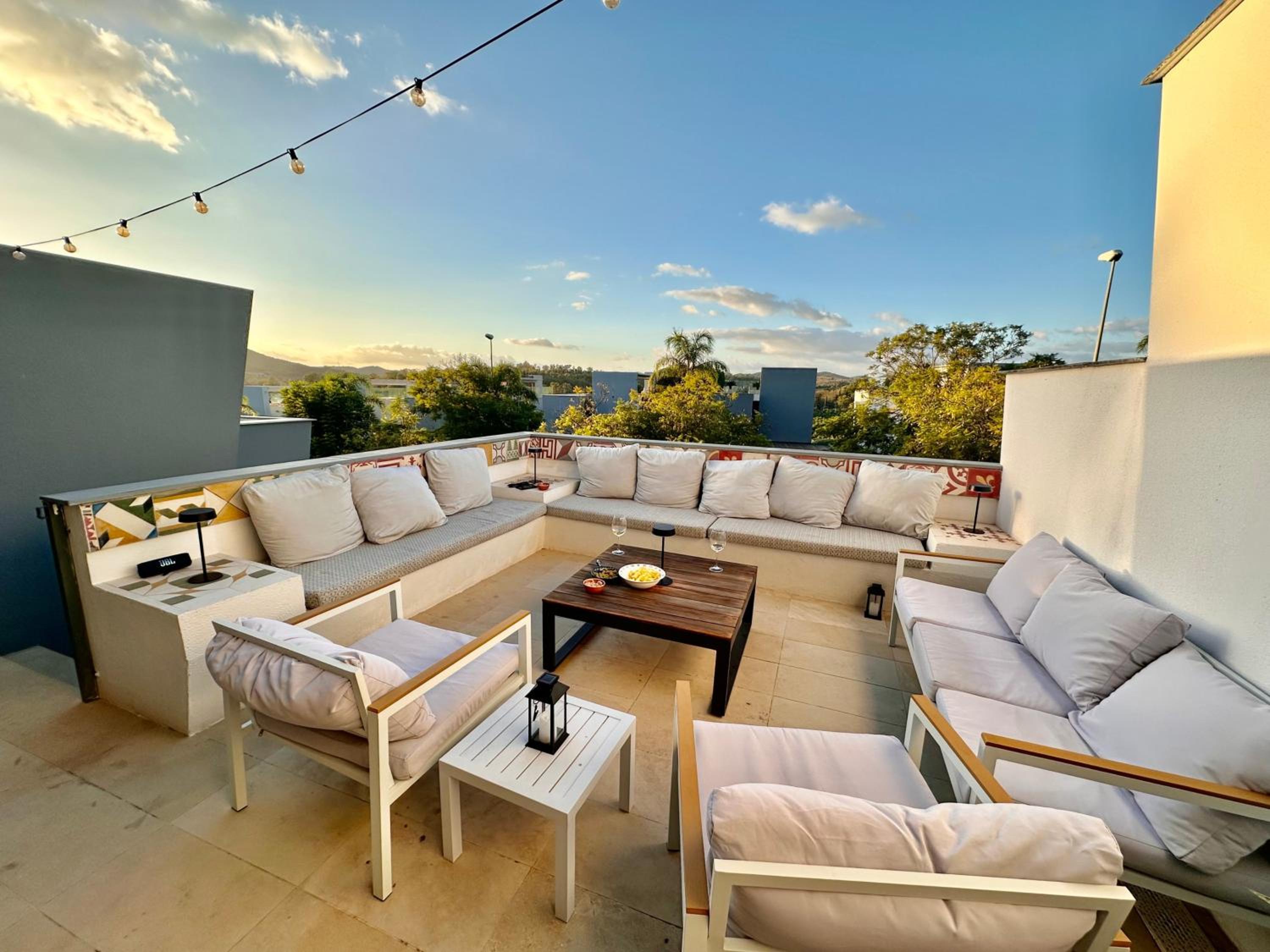Villa - Sleeps 8 - Rooftop Pool Views Near Golf