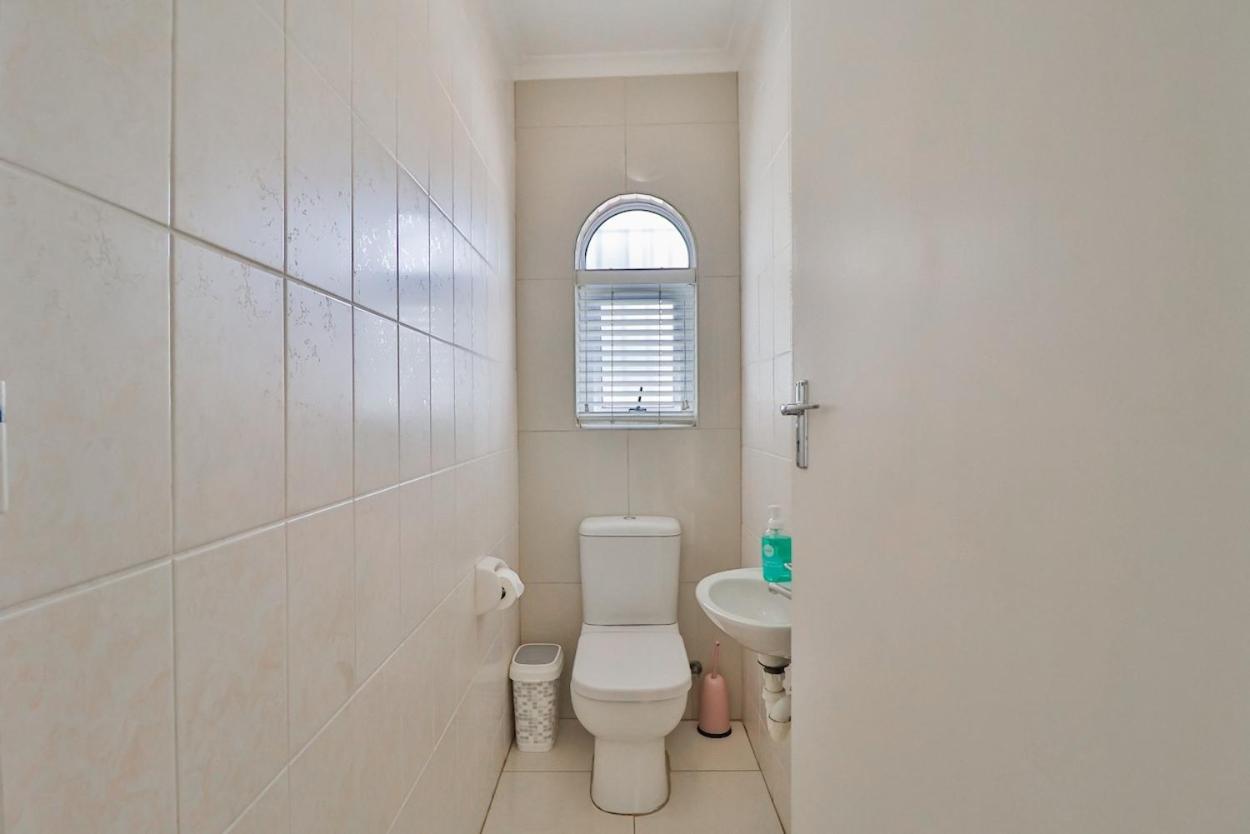 Milnerton Oak Lodge Home Away from Home!