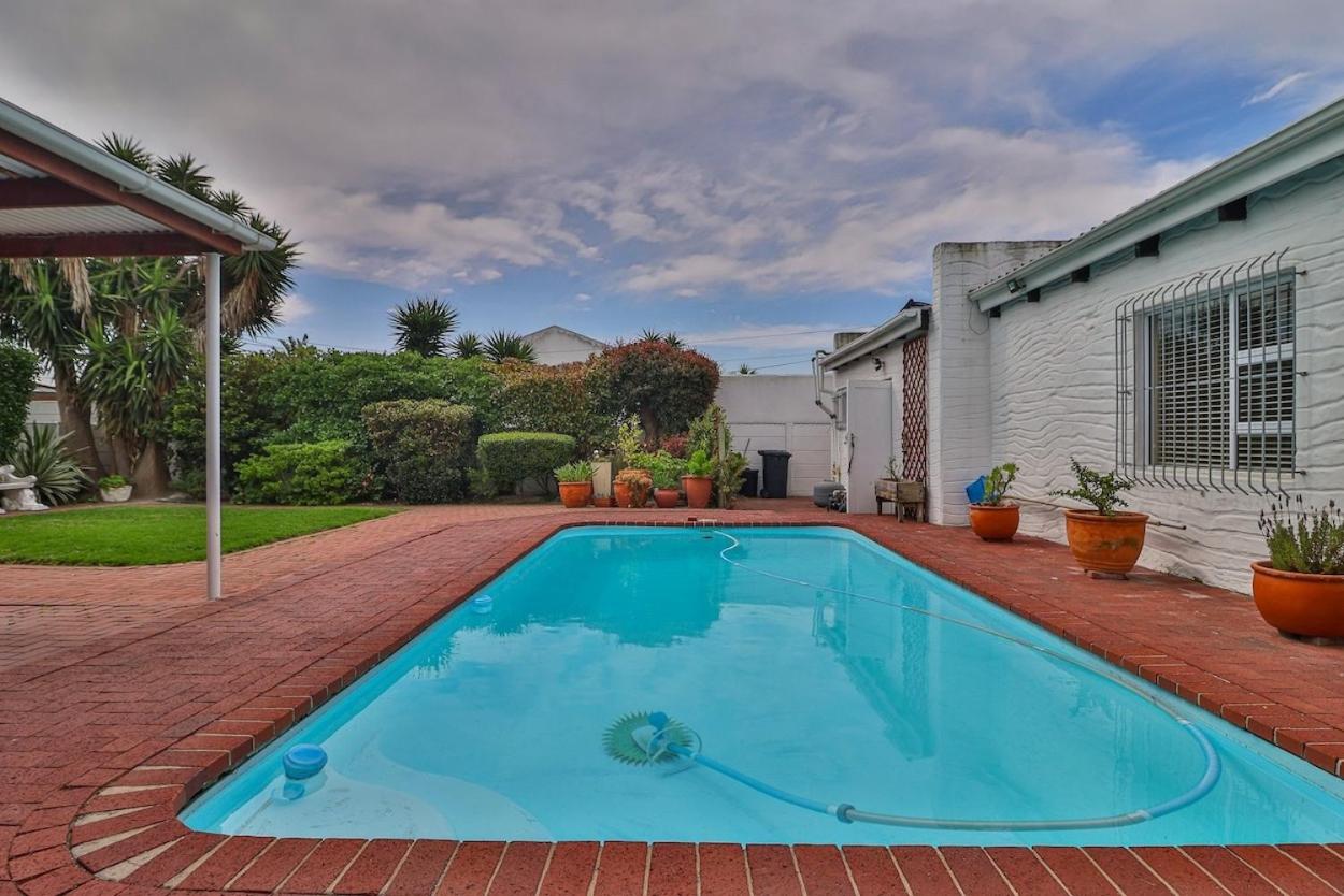 Milnerton Oak Lodge Home Away from Home!