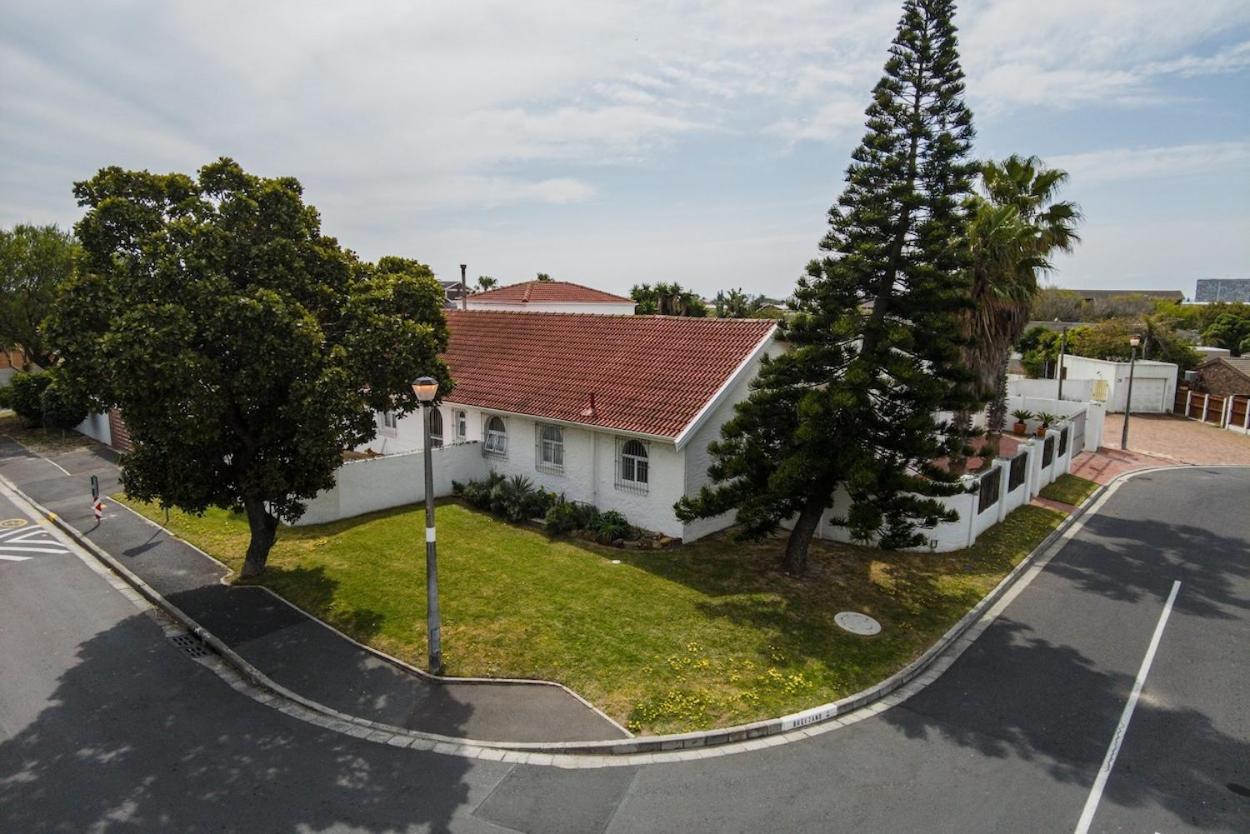 Milnerton Oak Lodge Home Away from Home!