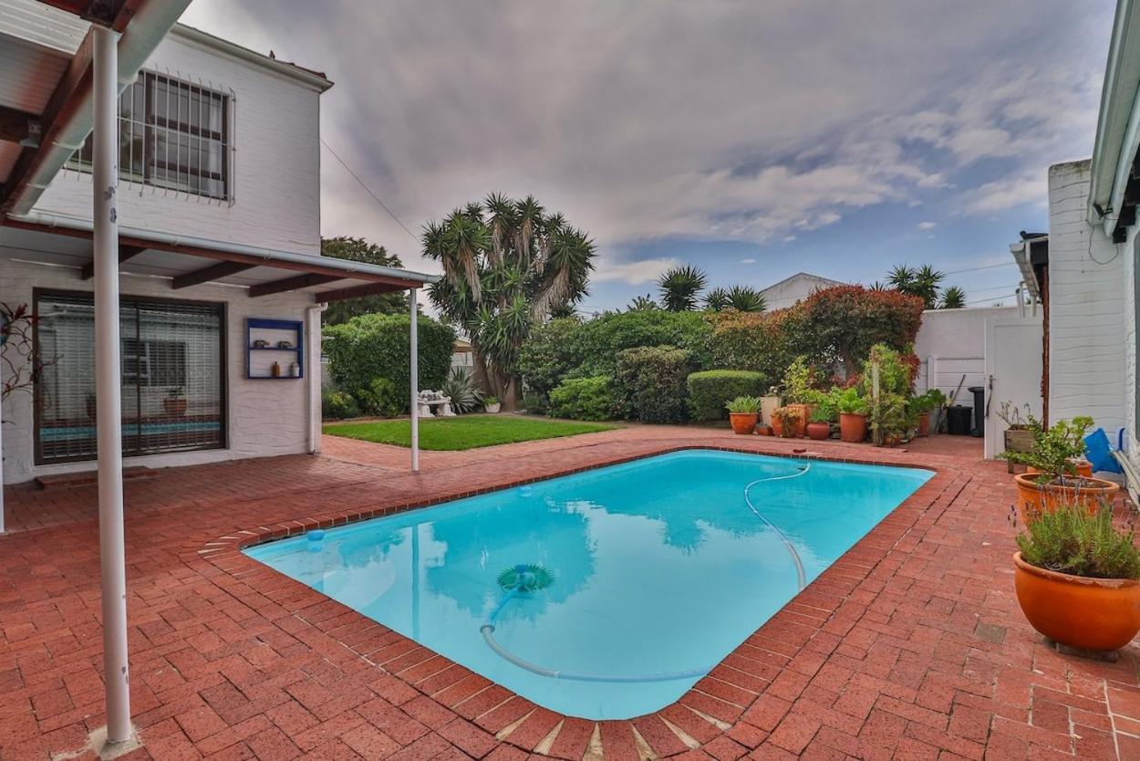Milnerton Oak Lodge Home Away from Home!
