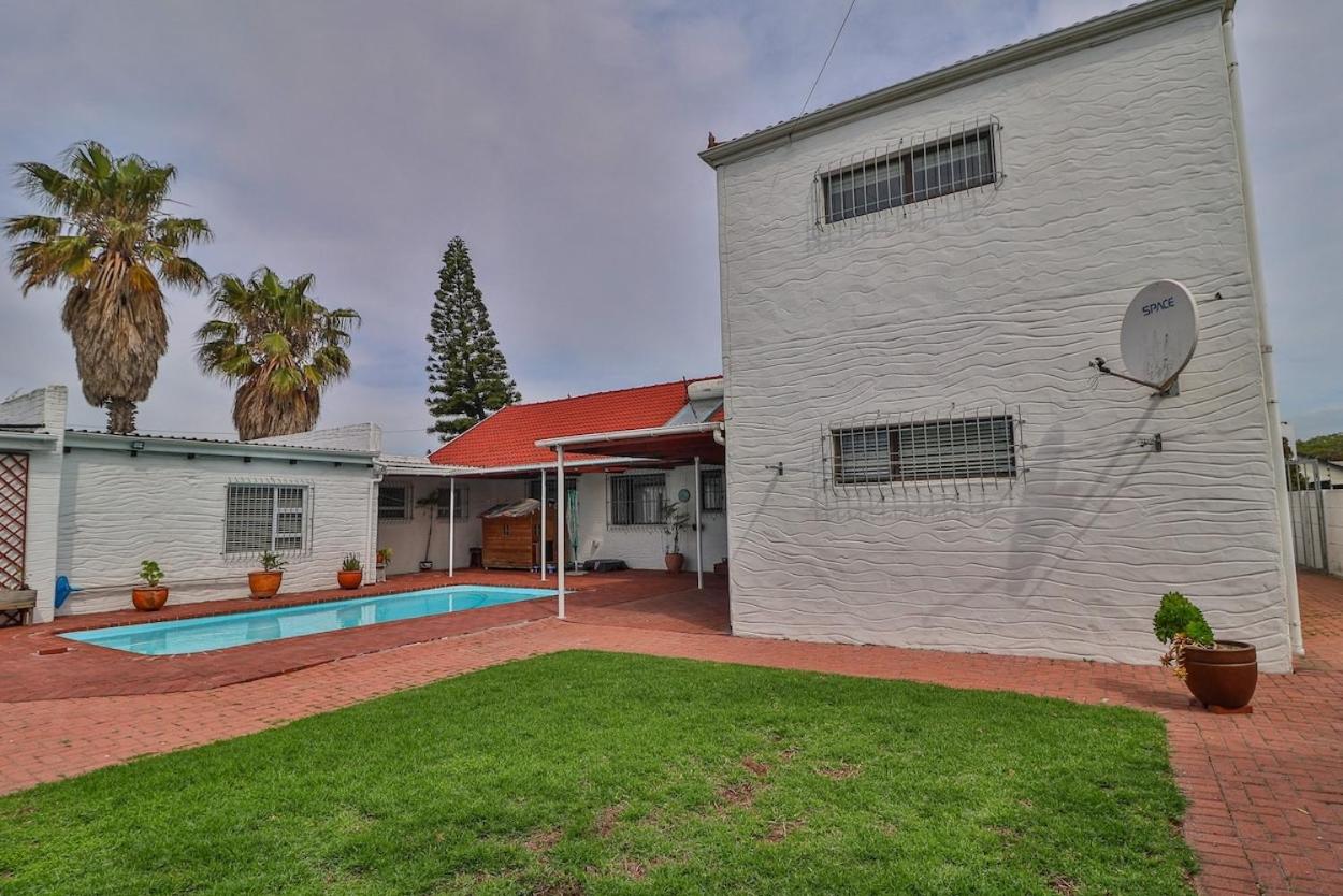 Milnerton Oak Lodge Home Away from Home!