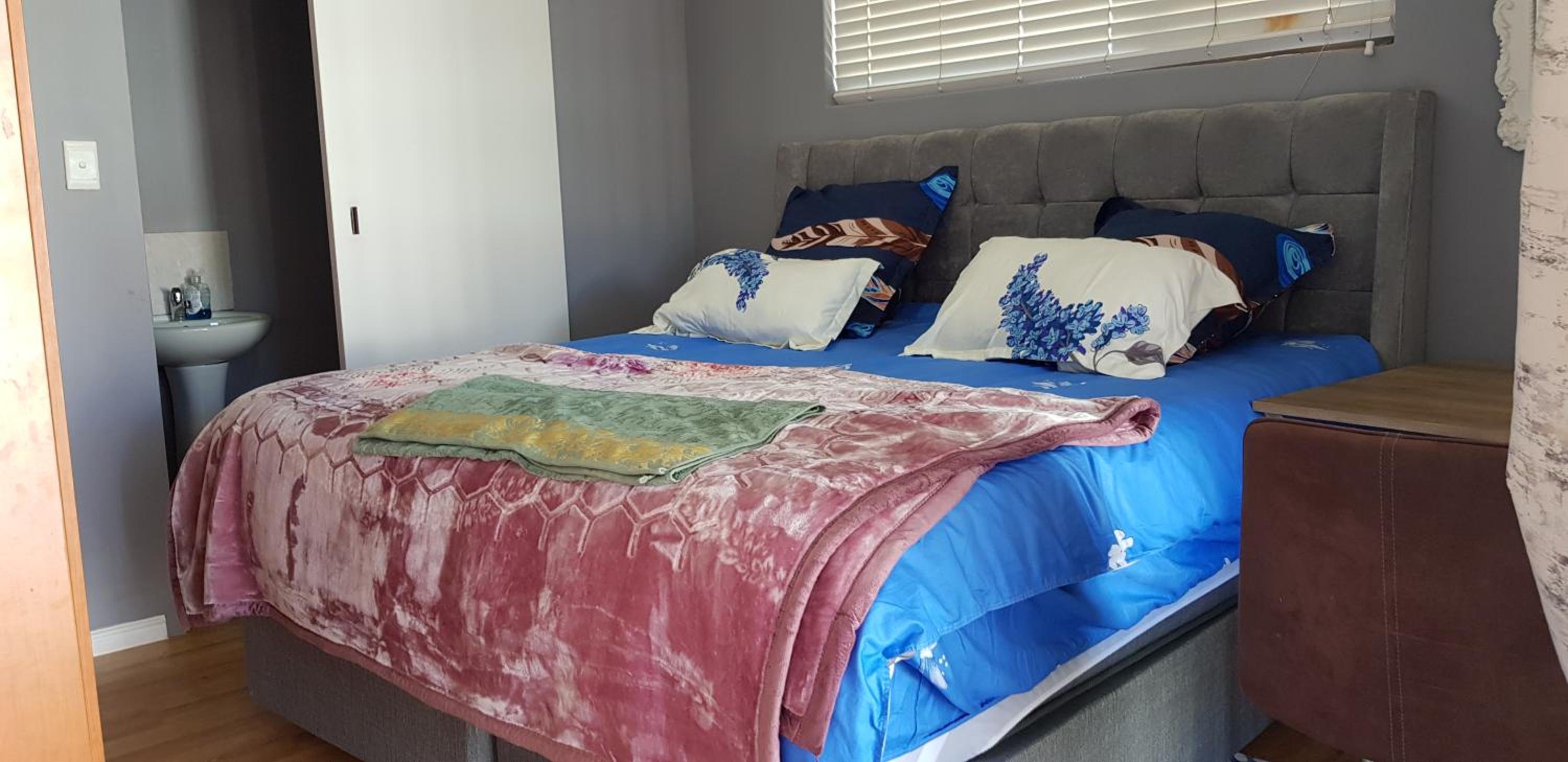 Milnerton Oak Lodge Home Away from Home!
