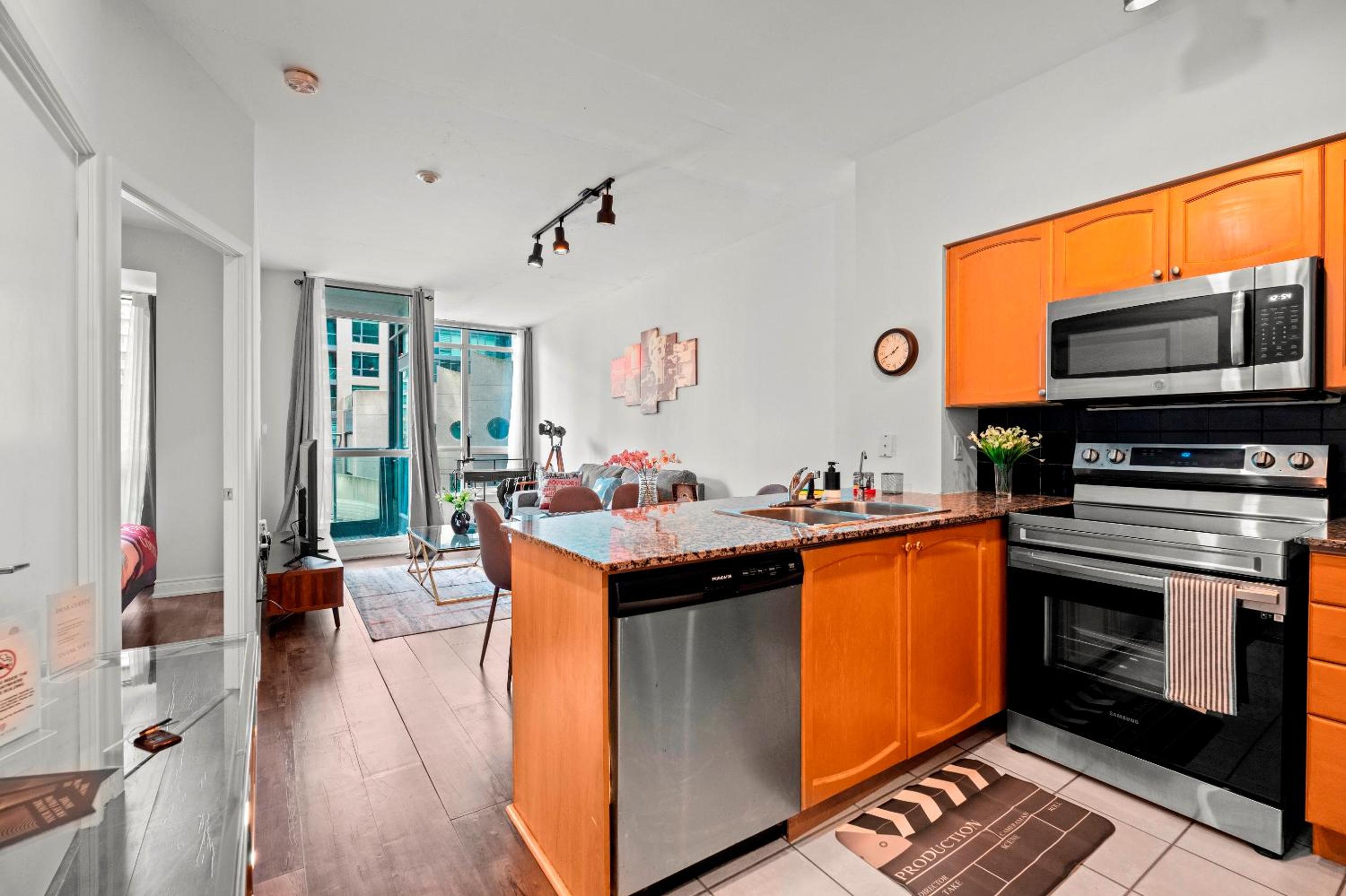 1 Bedroom Condo with Balcony Fort York Downtown Toronto