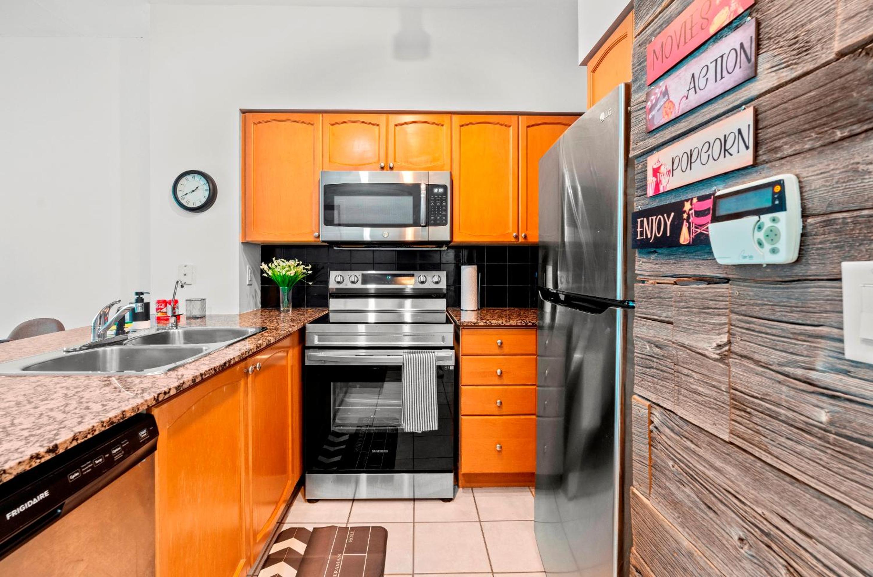 1 Bedroom Condo with Balcony Fort York Downtown Toronto