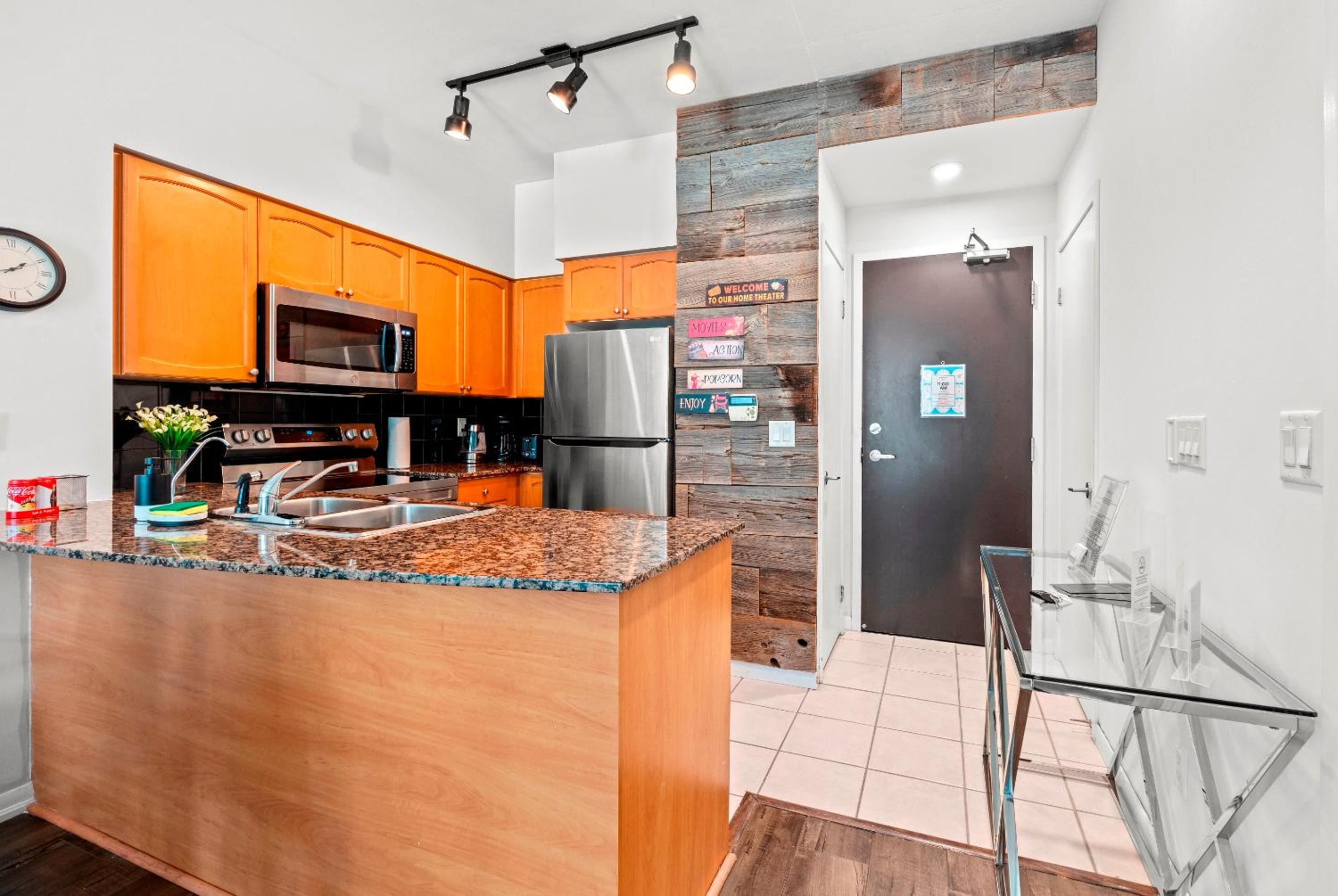 1 Bedroom Condo with Balcony Fort York Downtown Toronto