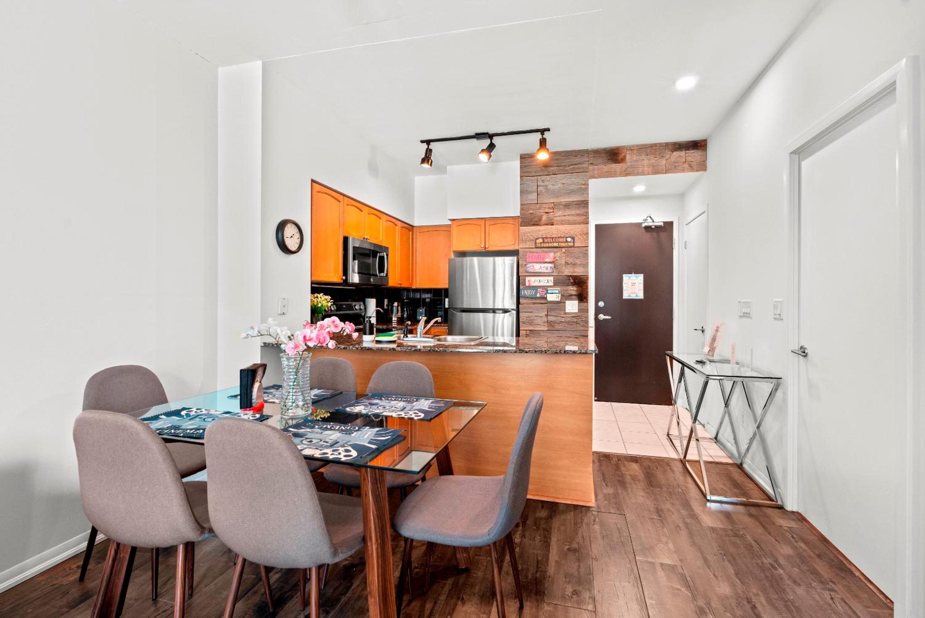 1 Bedroom Condo with Balcony Fort York Downtown Toronto