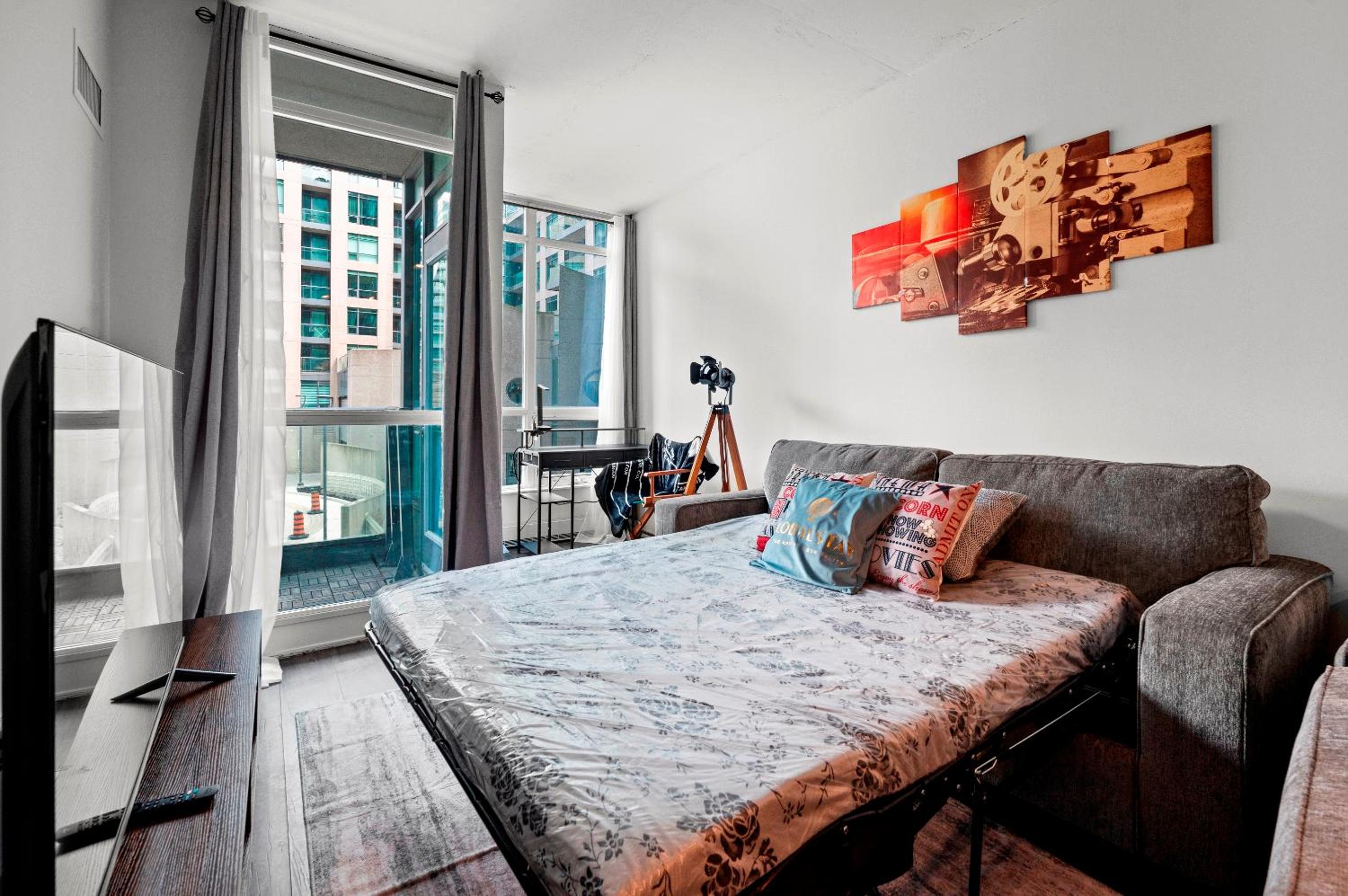 1 Bedroom Condo with Balcony Fort York Downtown Toronto