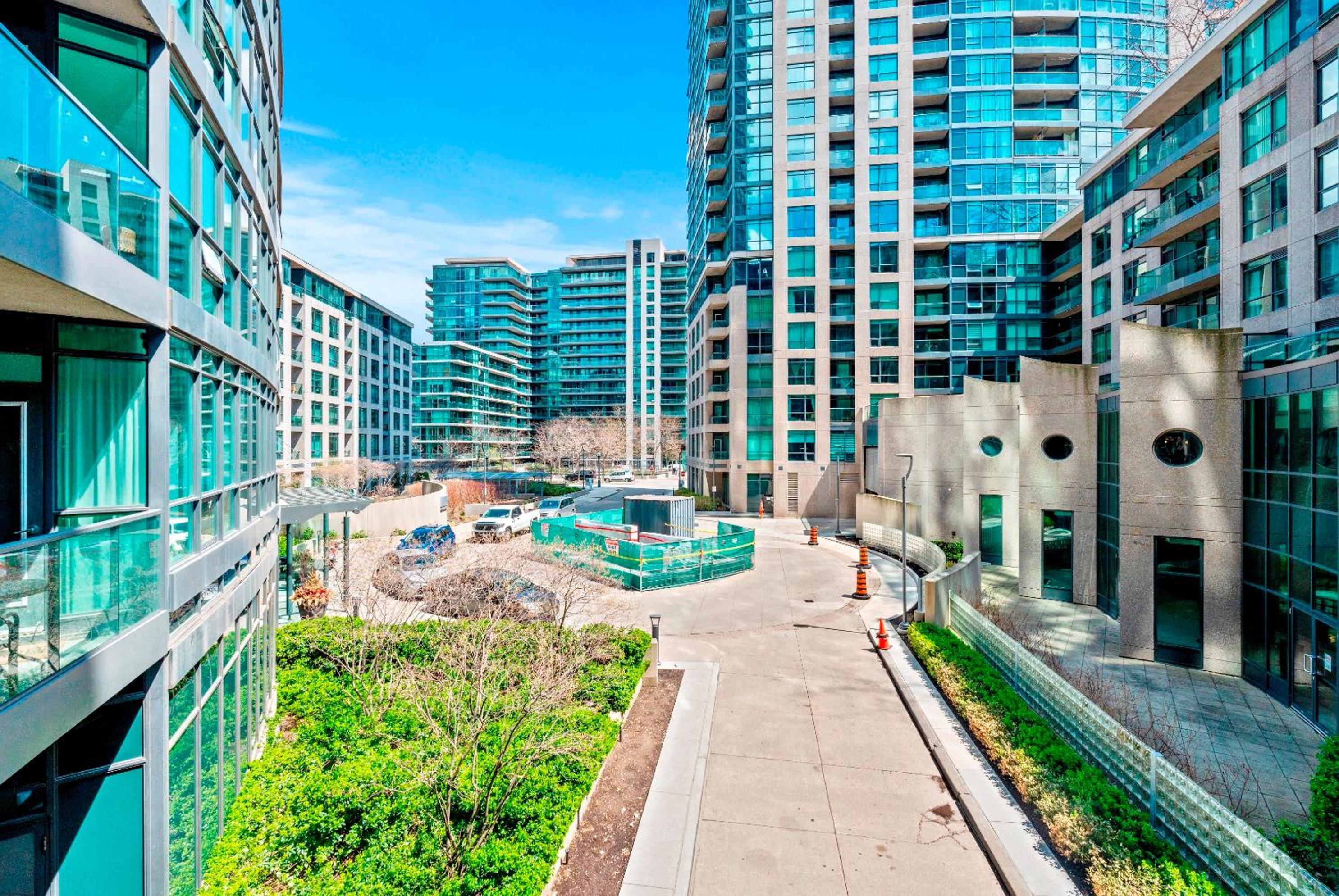 1 Bedroom Condo with Balcony Fort York Downtown Toronto