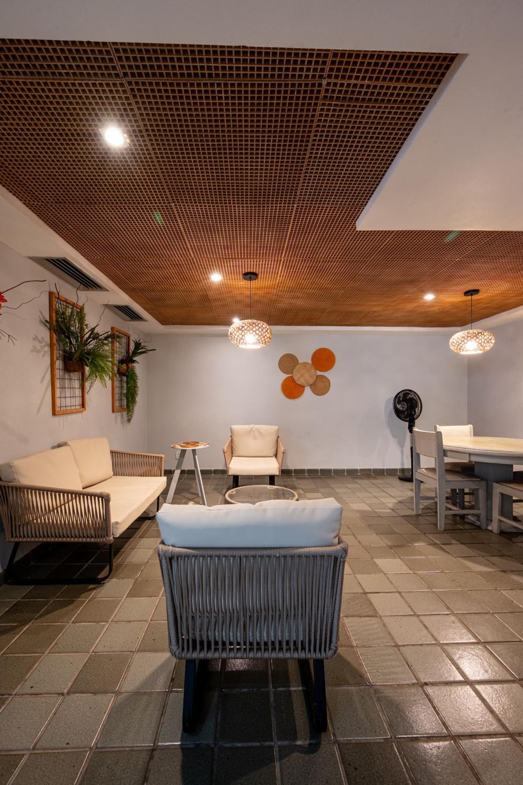 Swimming pool, sauna, and gym on Arpoador