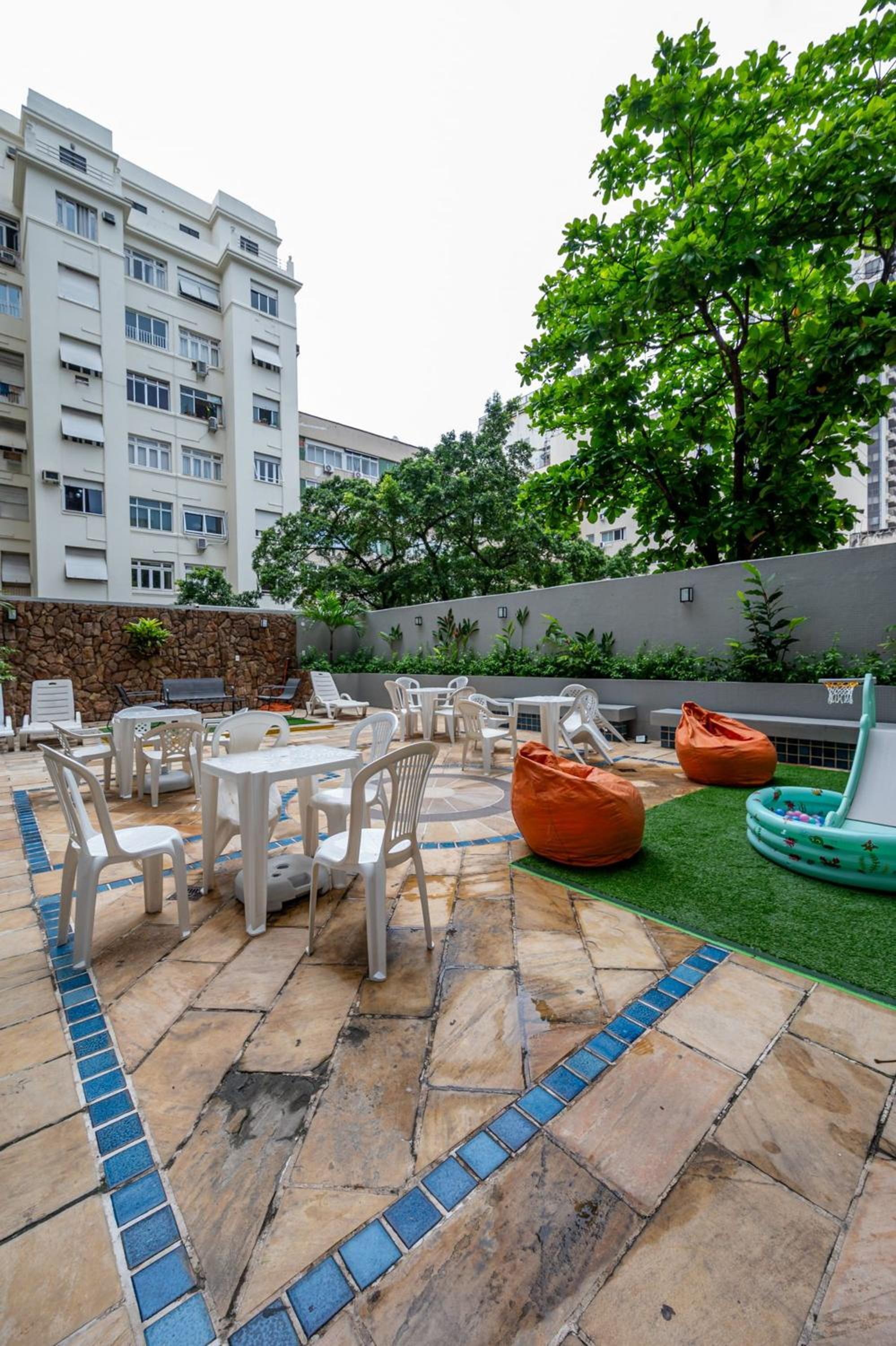 Swimming pool, sauna, and gym on Arpoador