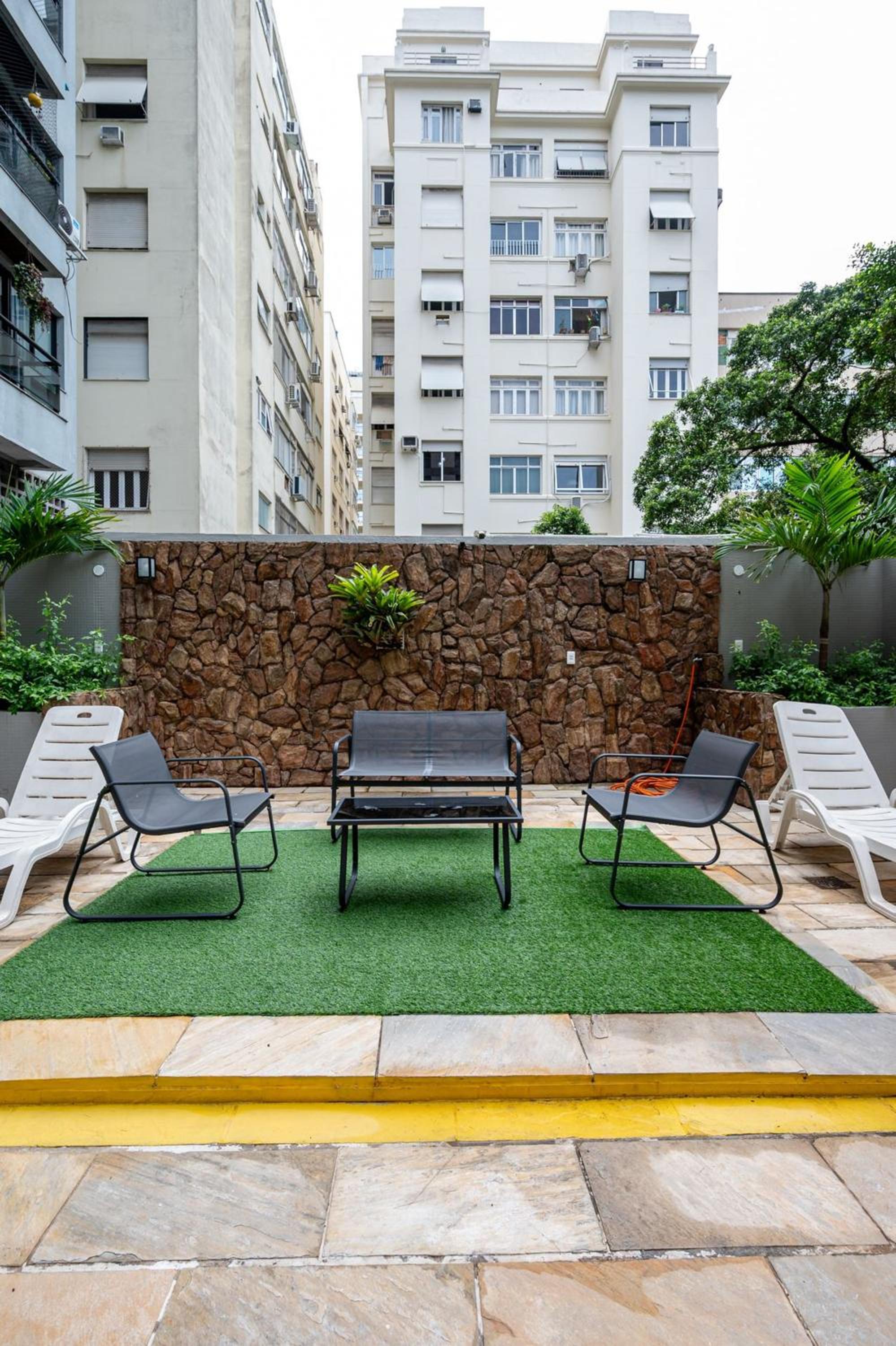 Swimming pool, sauna, and gym on Arpoador