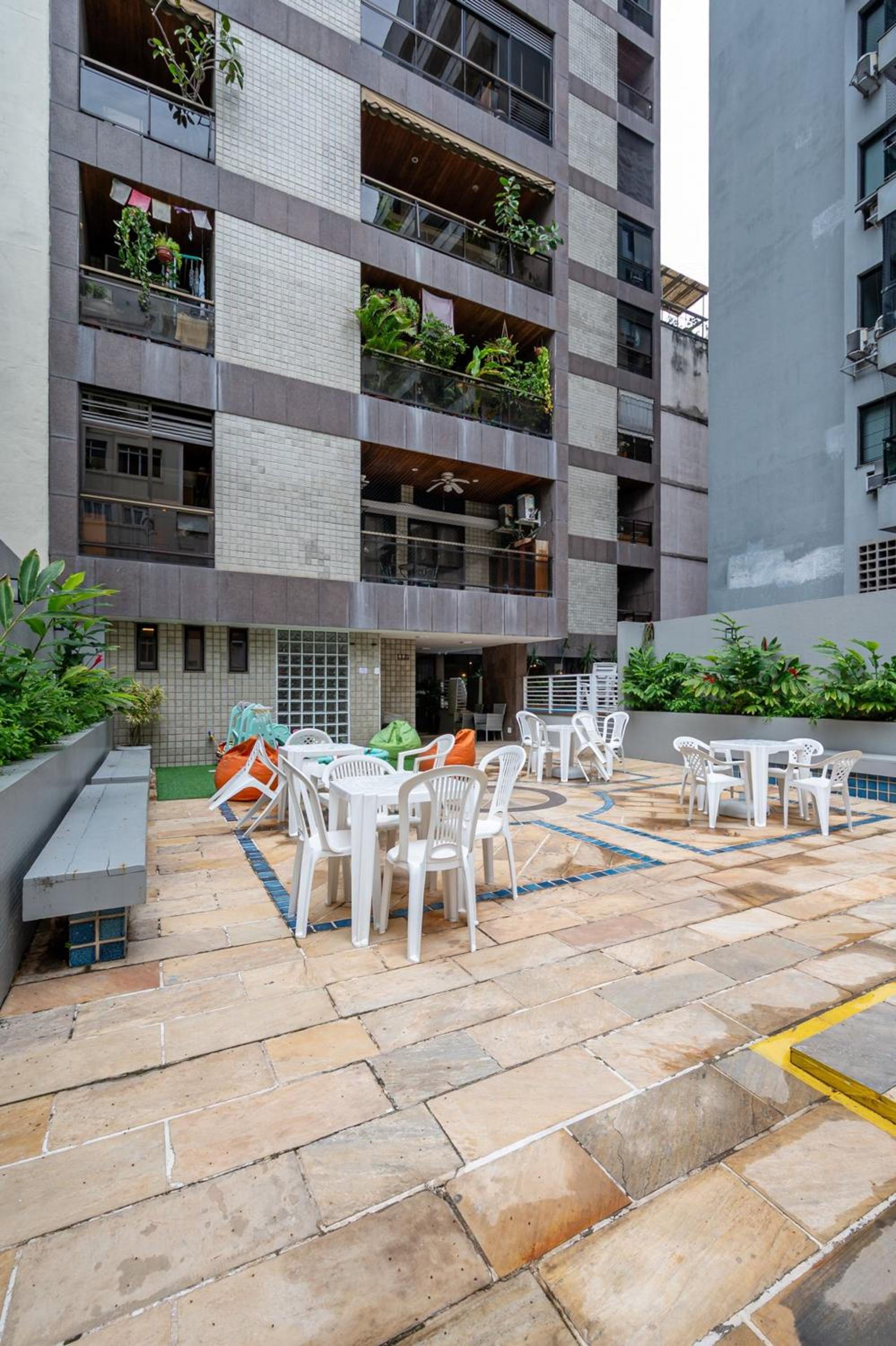 Swimming pool, sauna, and gym on Arpoador
