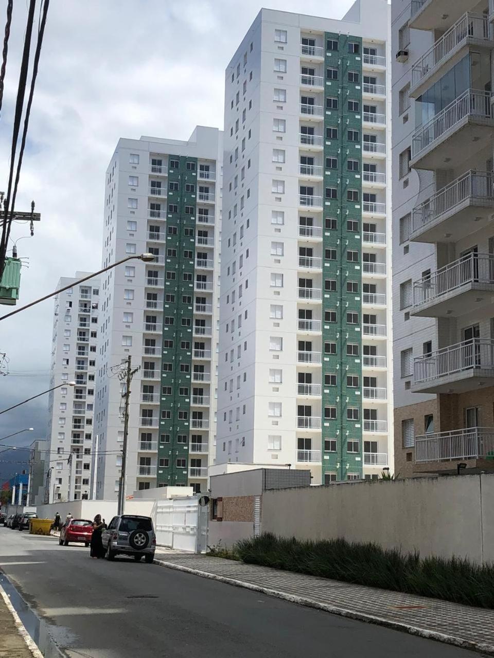 Apto lindo na rua da Praia Ocian! Venha conhecer!