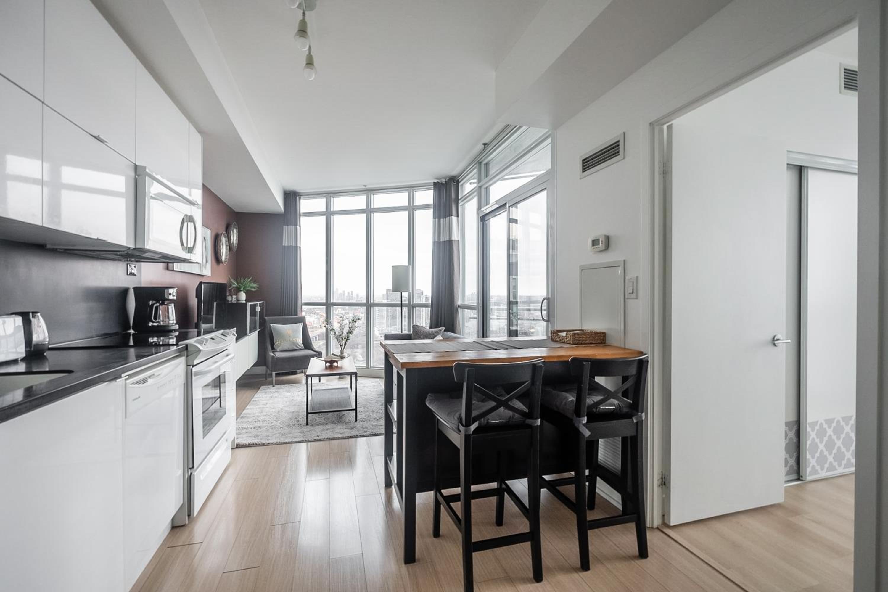 Modern 1 Bedroom Condo Iceboat Terrace Downtown Toronto