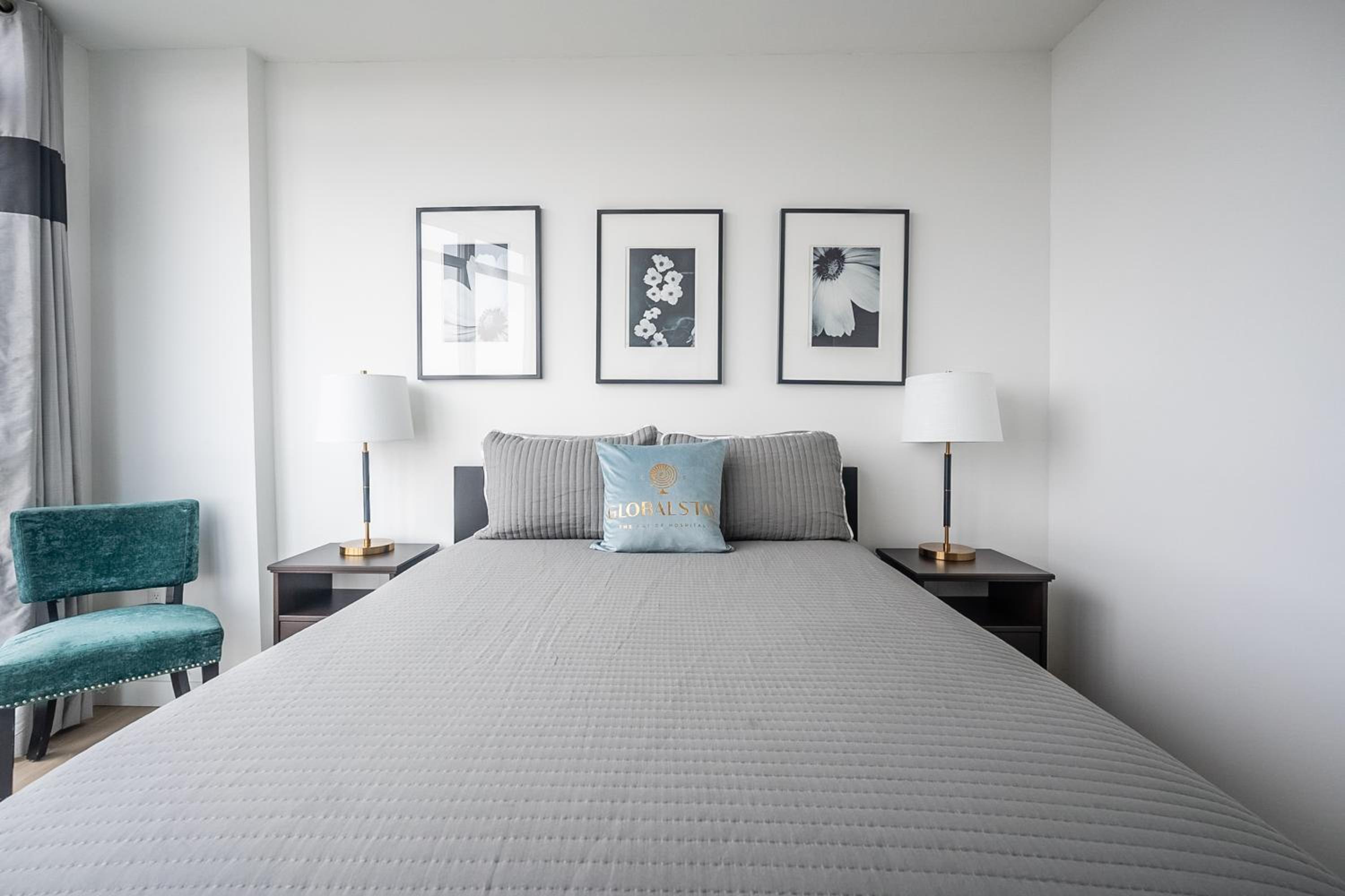 Modern 1 Bedroom Condo Iceboat Terrace Downtown Toronto