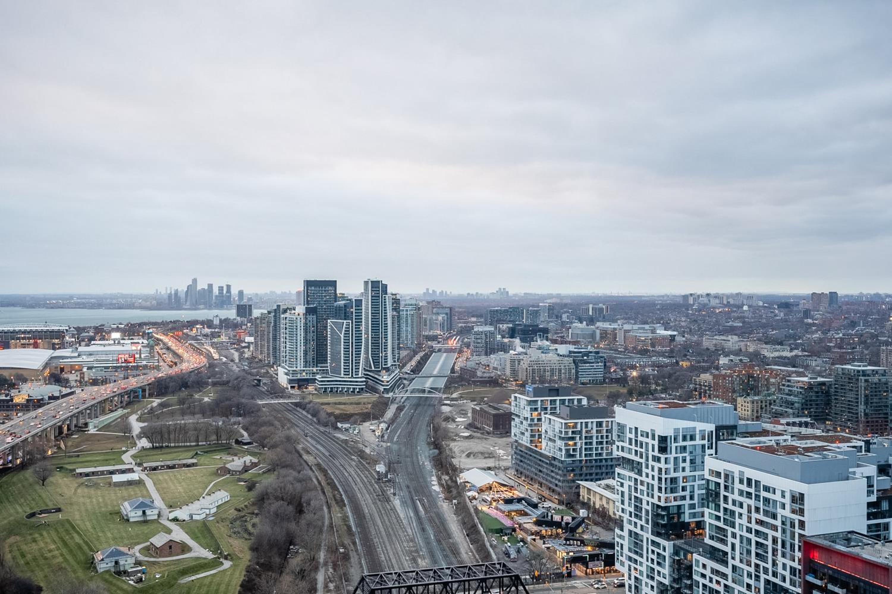 Modern 1 Bedroom Condo Iceboat Terrace Downtown Toronto