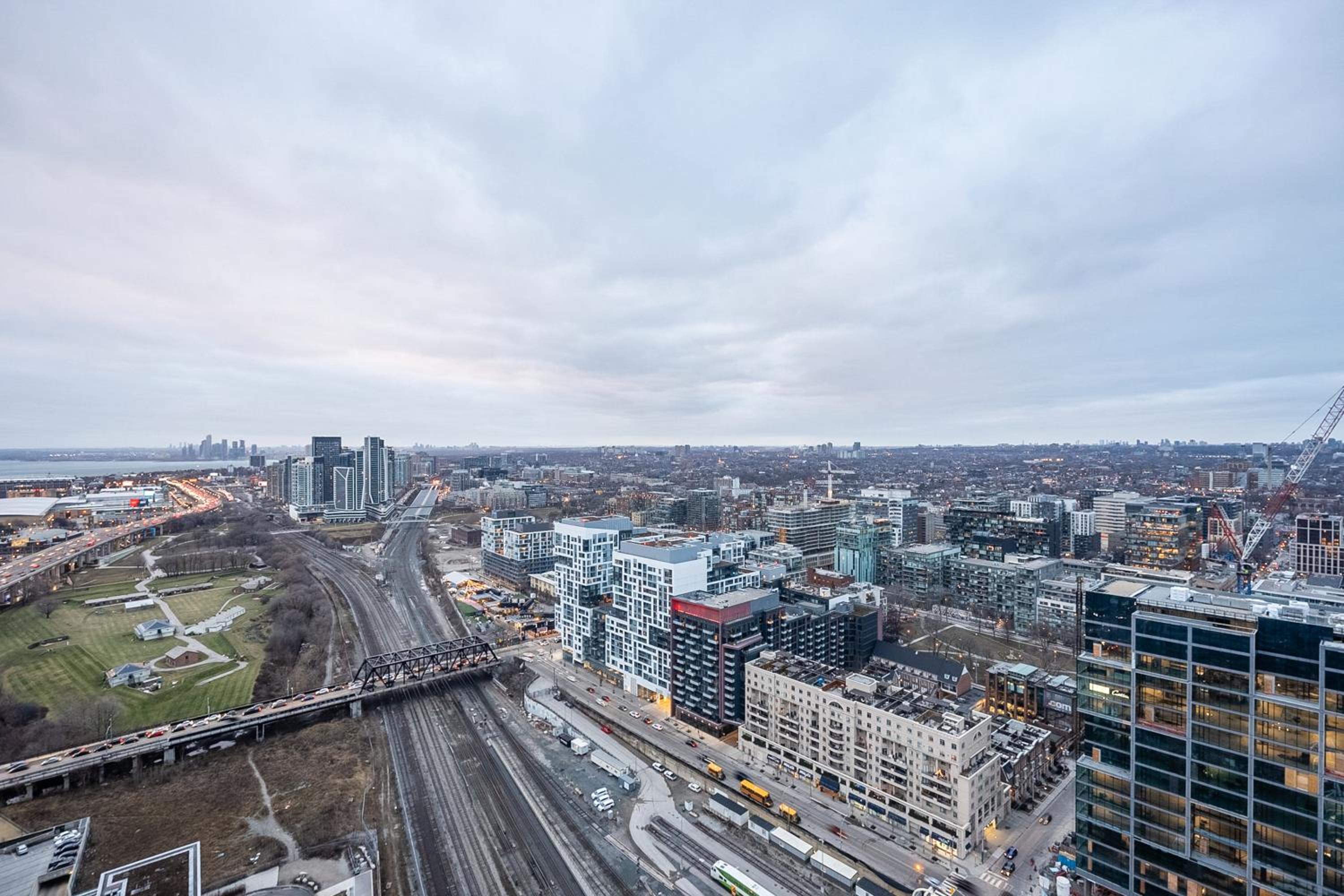Modern 1 Bedroom Condo Iceboat Terrace Downtown Toronto