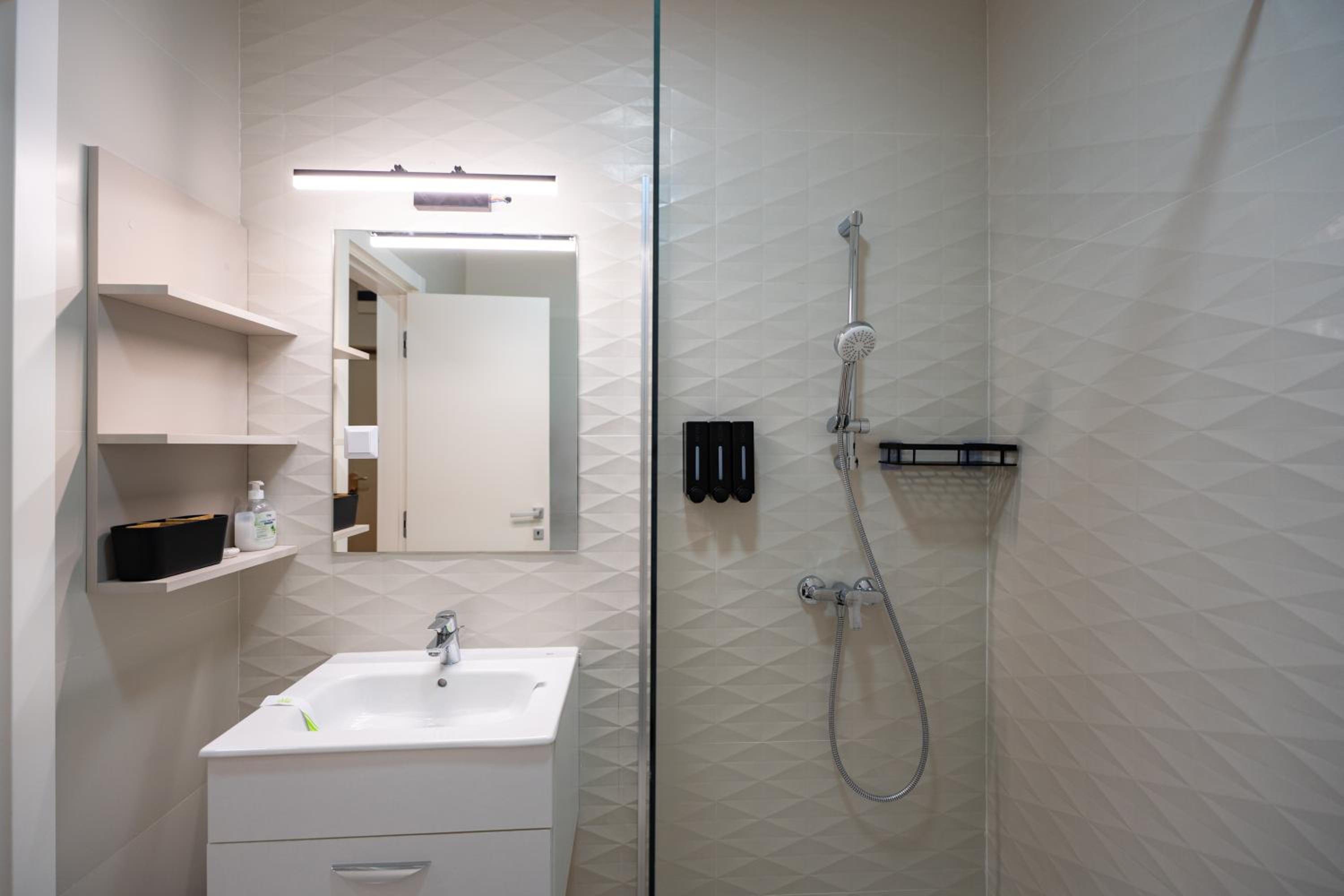 The Velvet Glow by Blvd 63B3 - Warm Modern Stay with Elegant Design