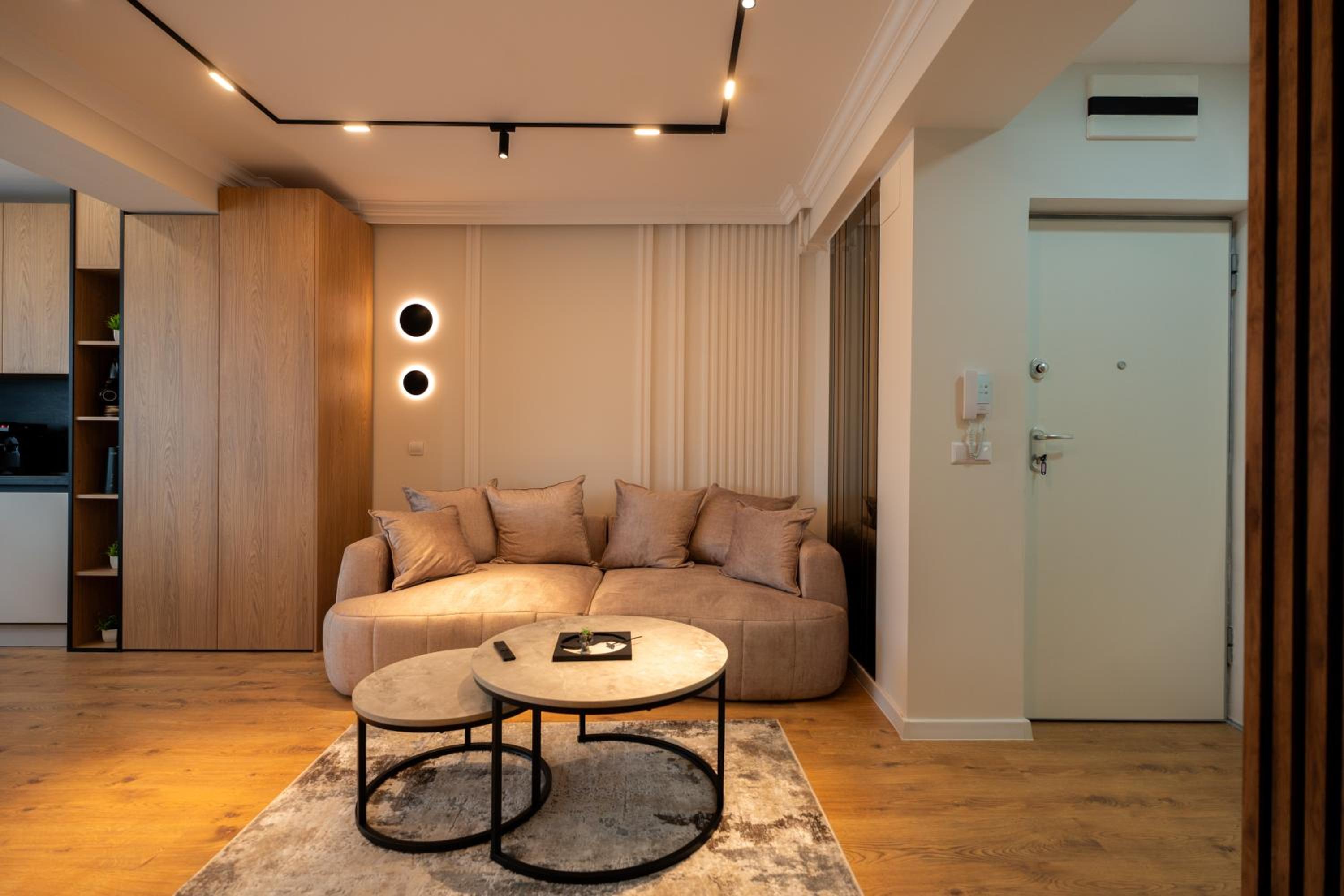 The Velvet Glow by Blvd 63B3 - Warm Modern Stay with Elegant Design