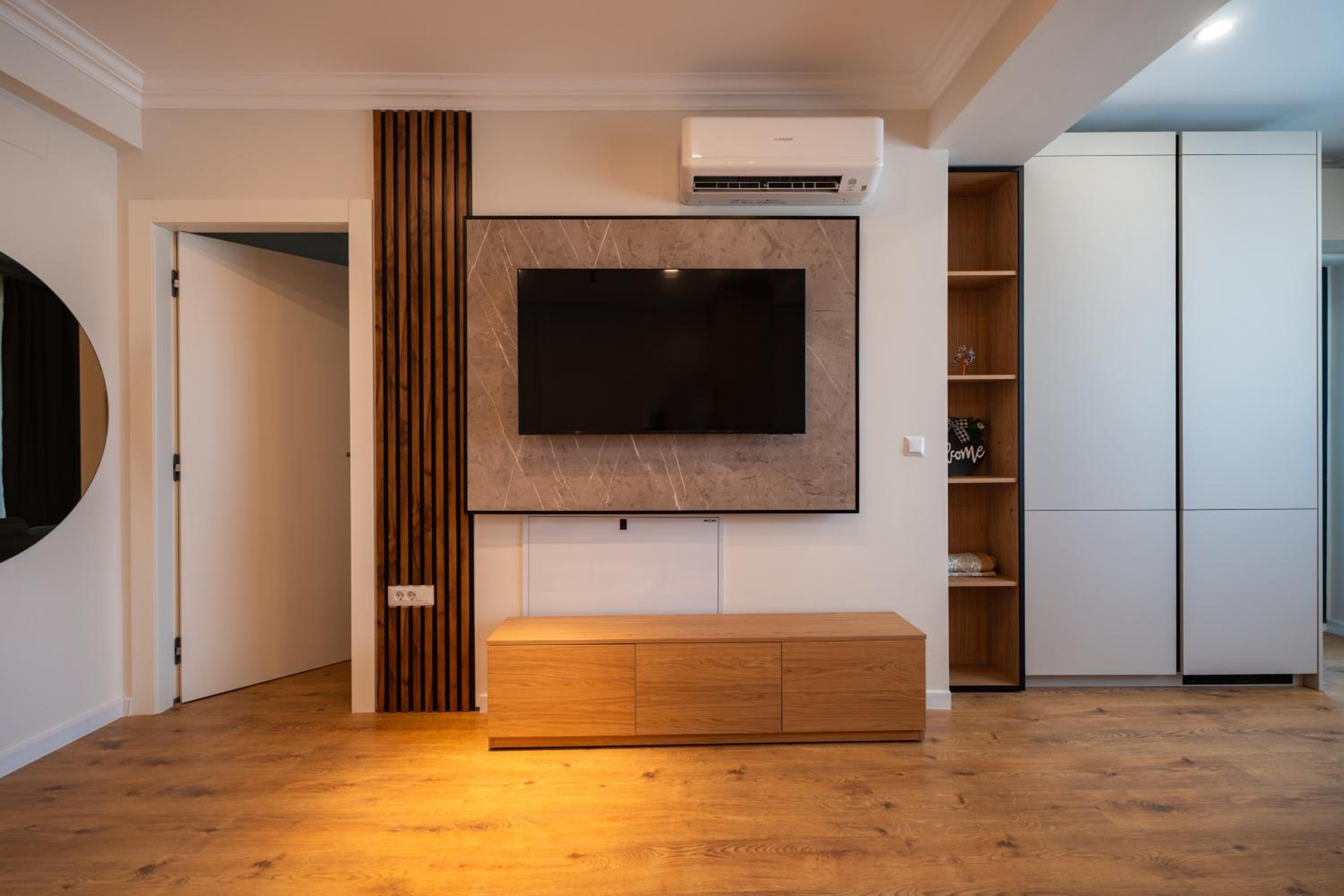 The Velvet Glow by Blvd 63B3 - Warm Modern Stay with Elegant Design