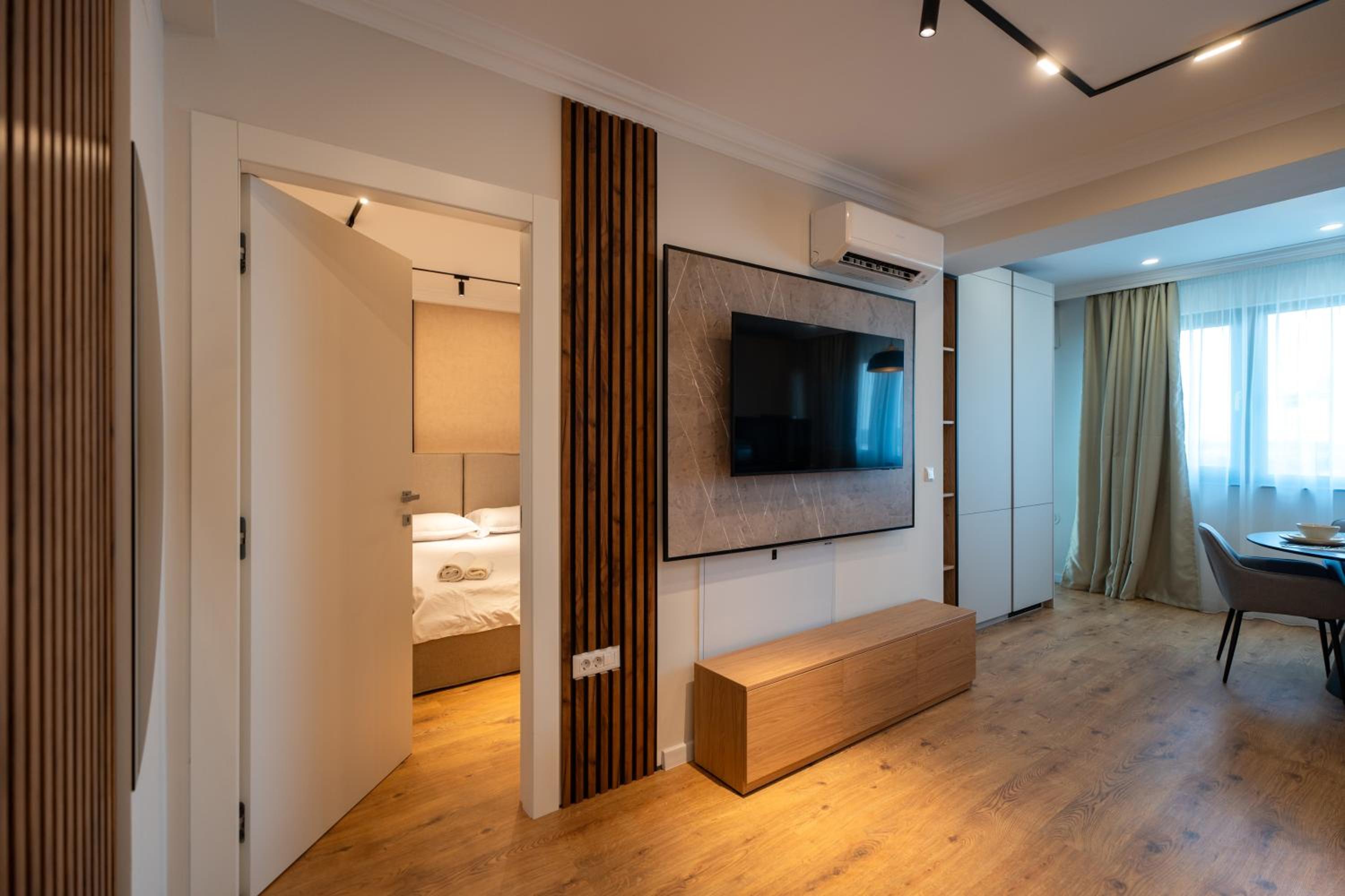 The Velvet Glow by Blvd 63B3 - Warm Modern Stay with Elegant Design