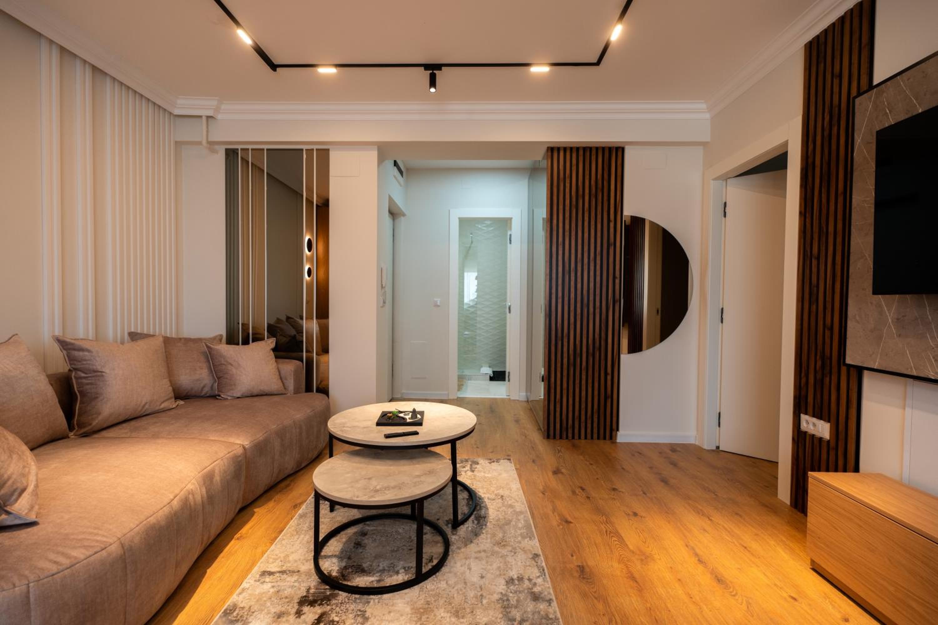 The Velvet Glow by Blvd 63B3 - Warm Modern Stay with Elegant Design