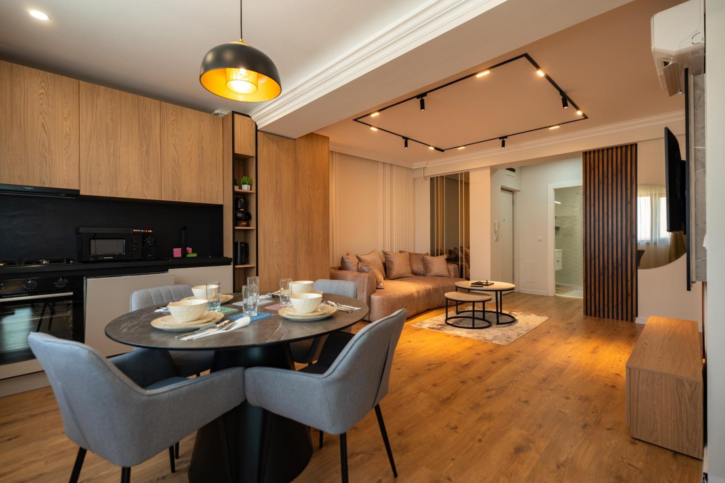 The Velvet Glow by Blvd 63B3 - Warm Modern Stay with Elegant Design