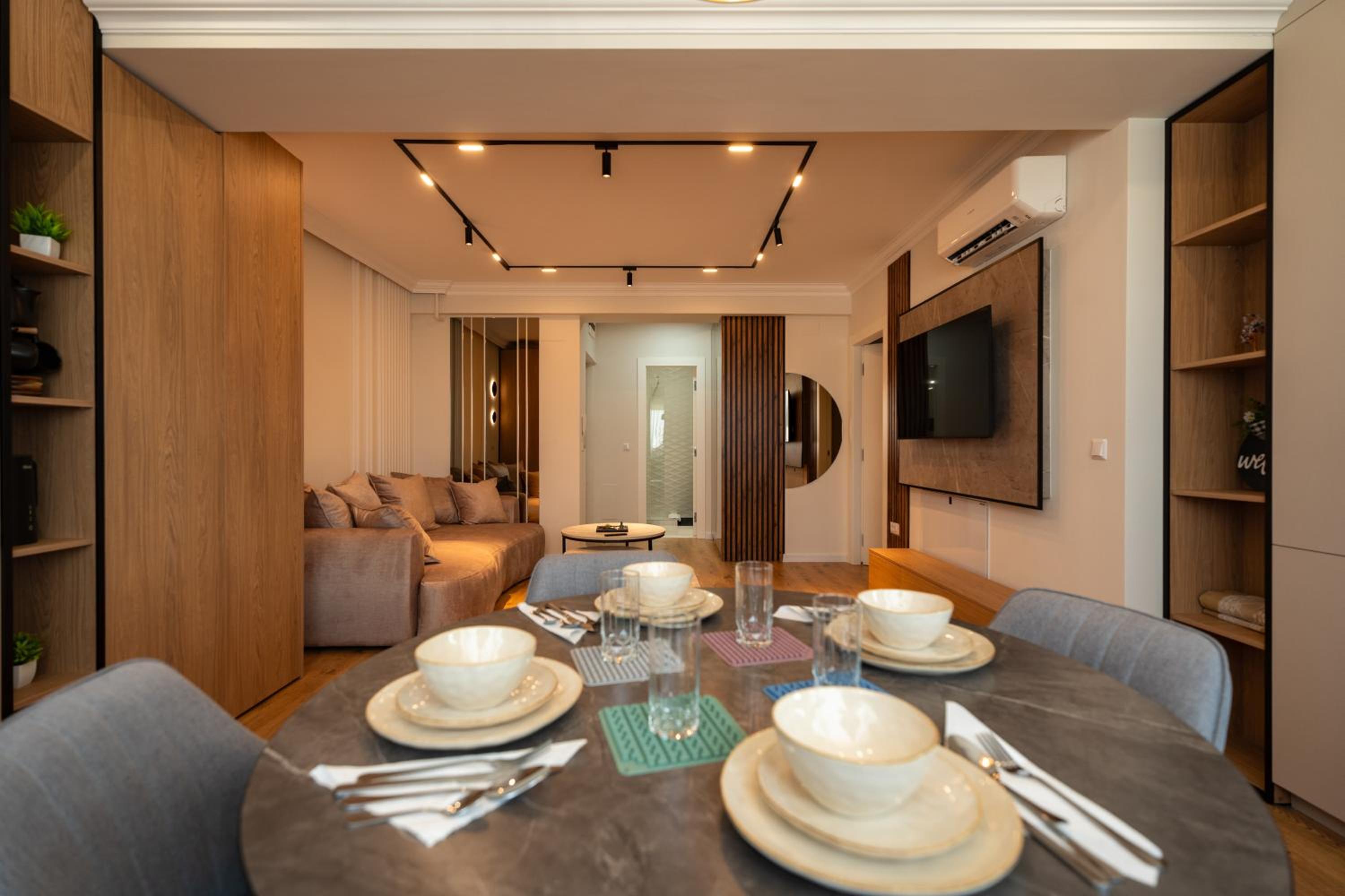 The Velvet Glow by Blvd 63B3 - Warm Modern Stay with Elegant Design