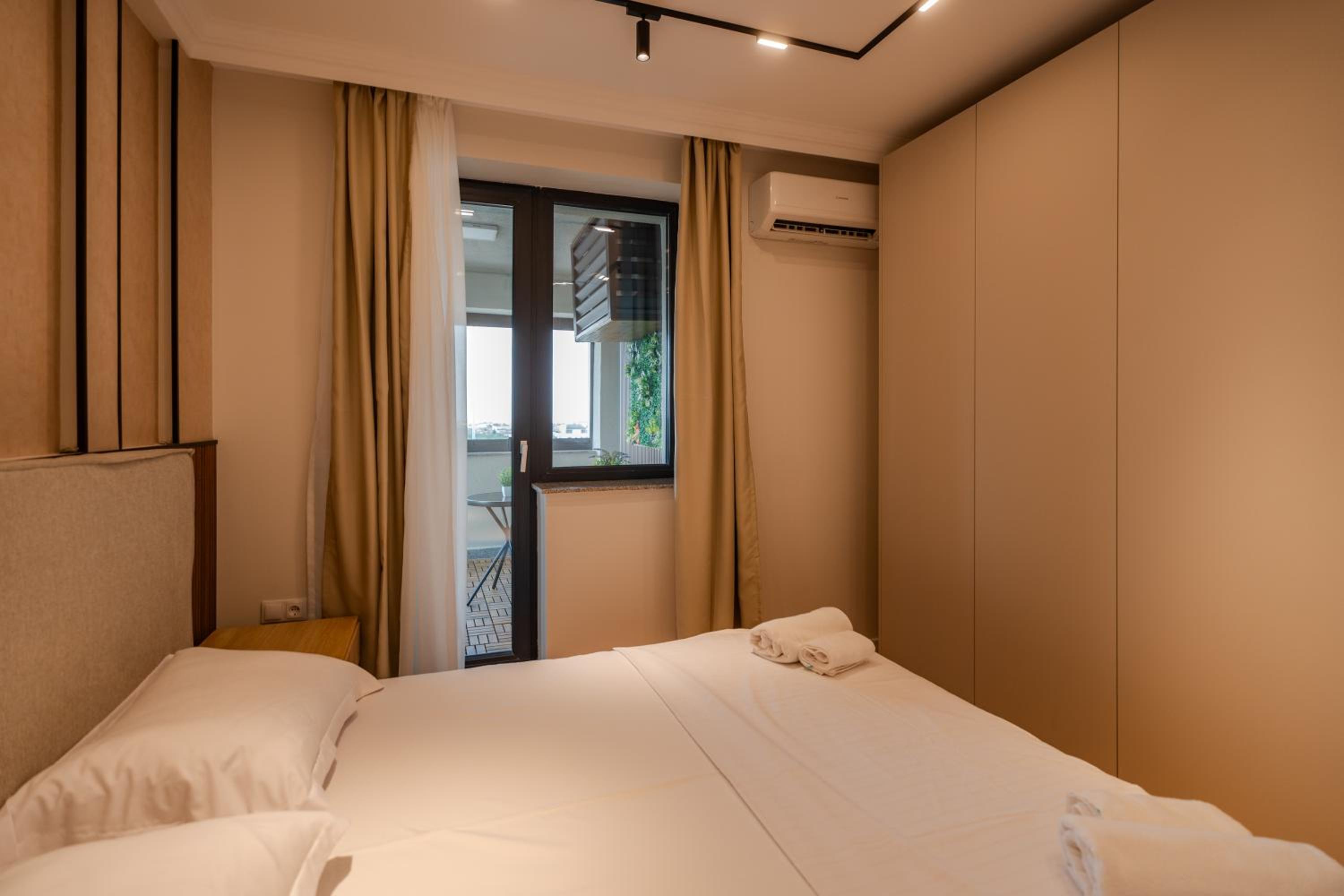 The Velvet Glow by Blvd 63B3 - Warm Modern Stay with Elegant Design