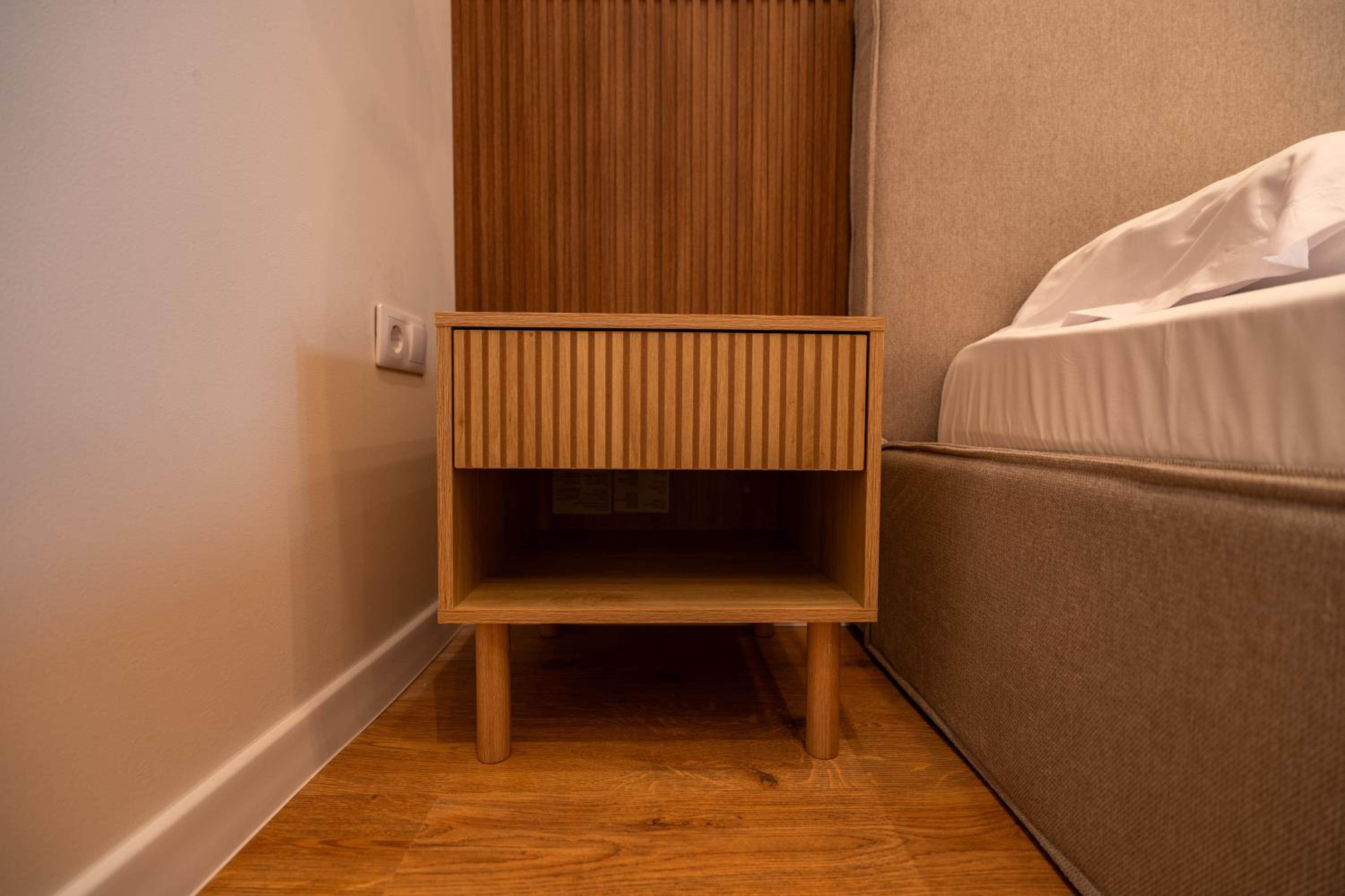The Velvet Glow by Blvd 63B3 - Warm Modern Stay with Elegant Design