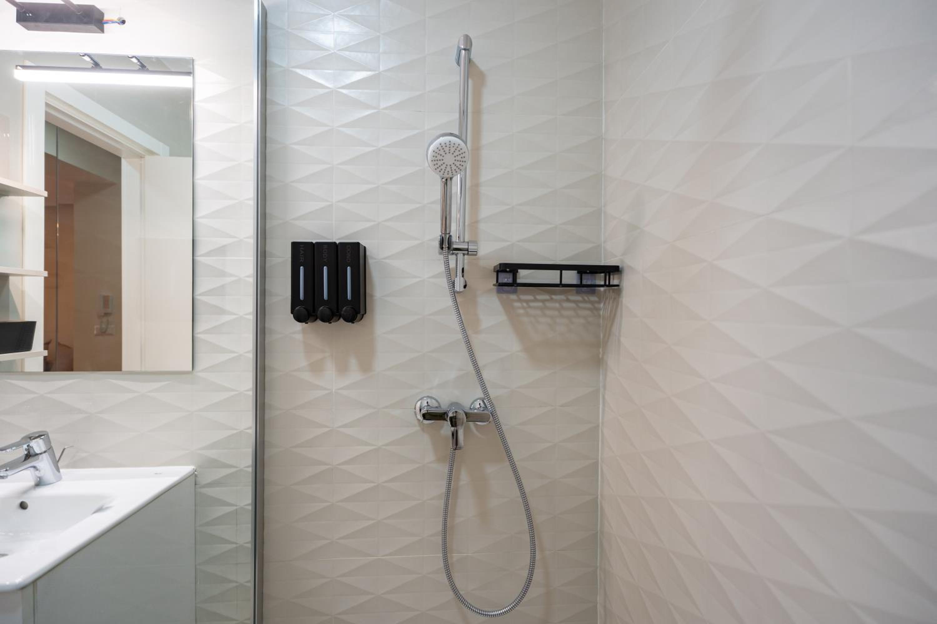 The Velvet Glow by Blvd 63B3 - Warm Modern Stay with Elegant Design