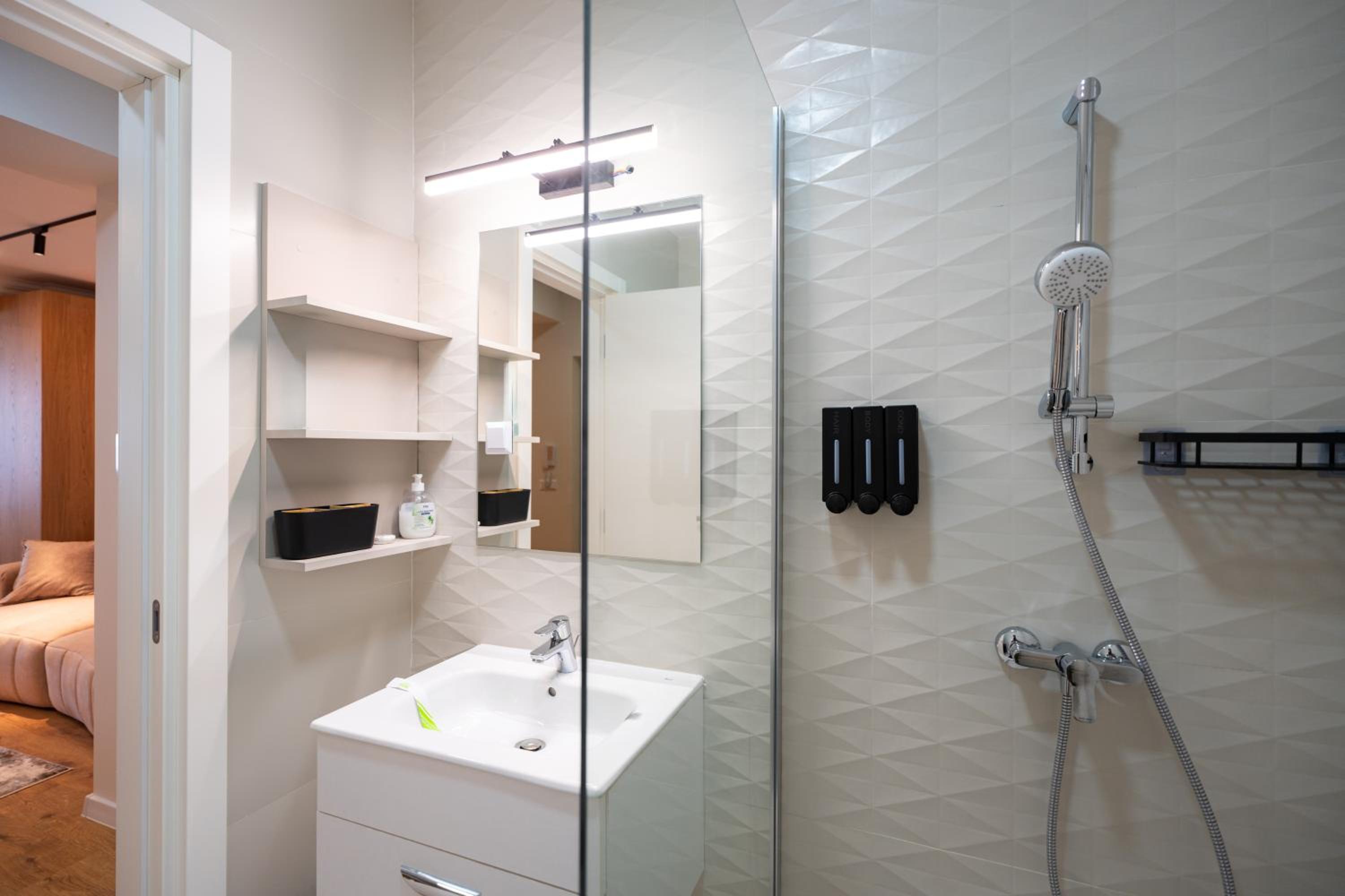 The Velvet Glow by Blvd 63B3 - Warm Modern Stay with Elegant Design