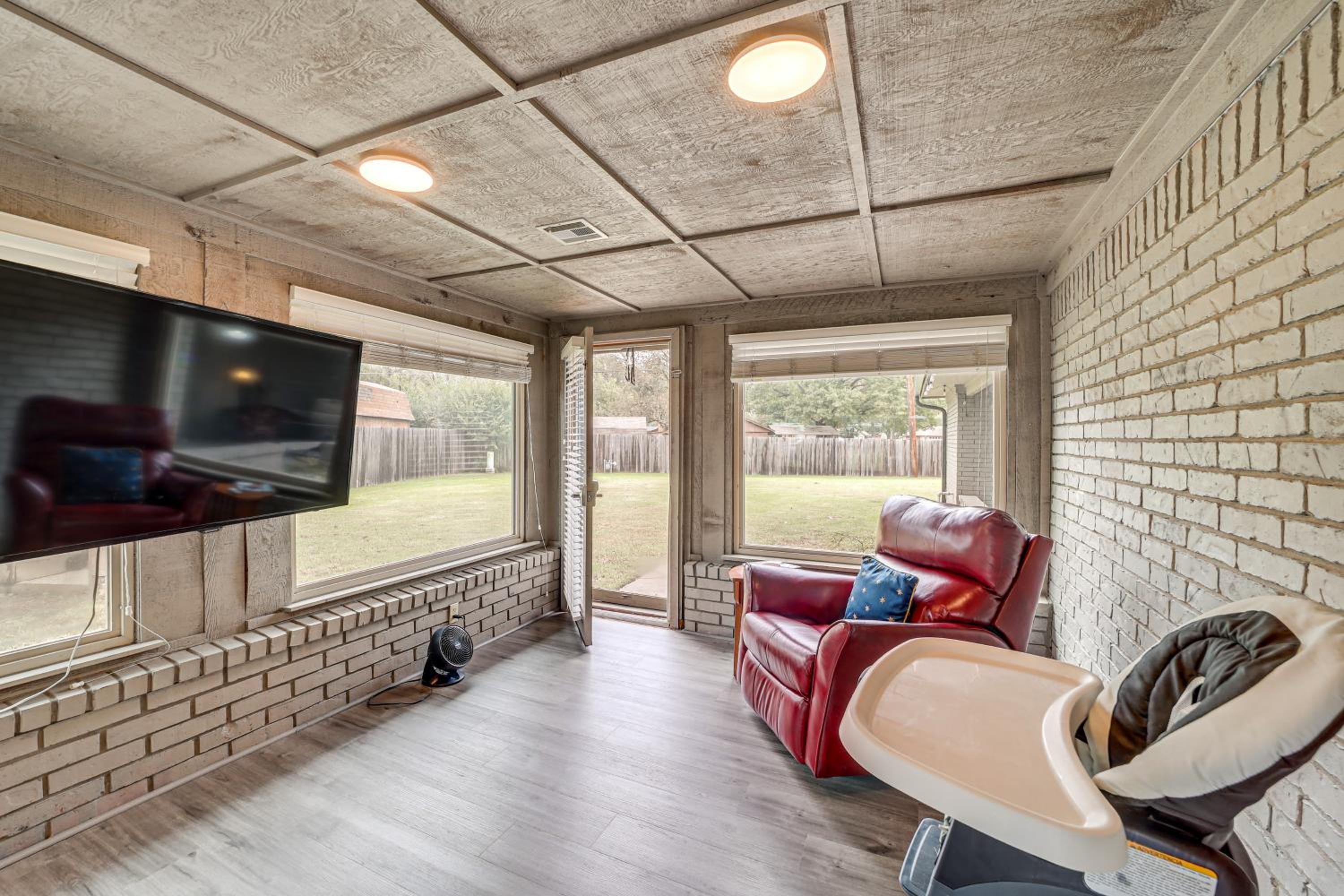 Family-Friendly Tulsa Suburb Home By Parks and River