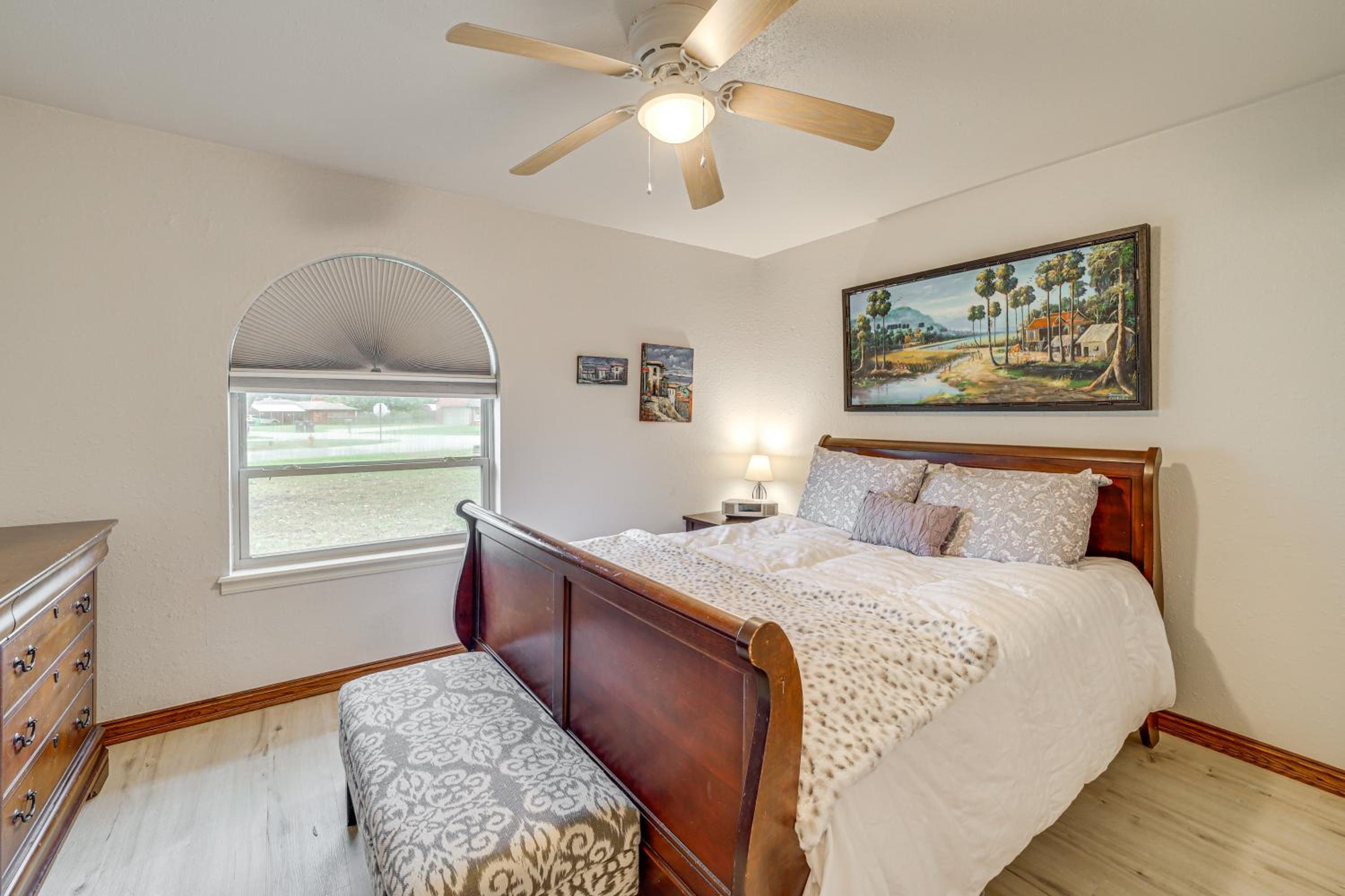 Family-Friendly Tulsa Suburb Home By Parks and River