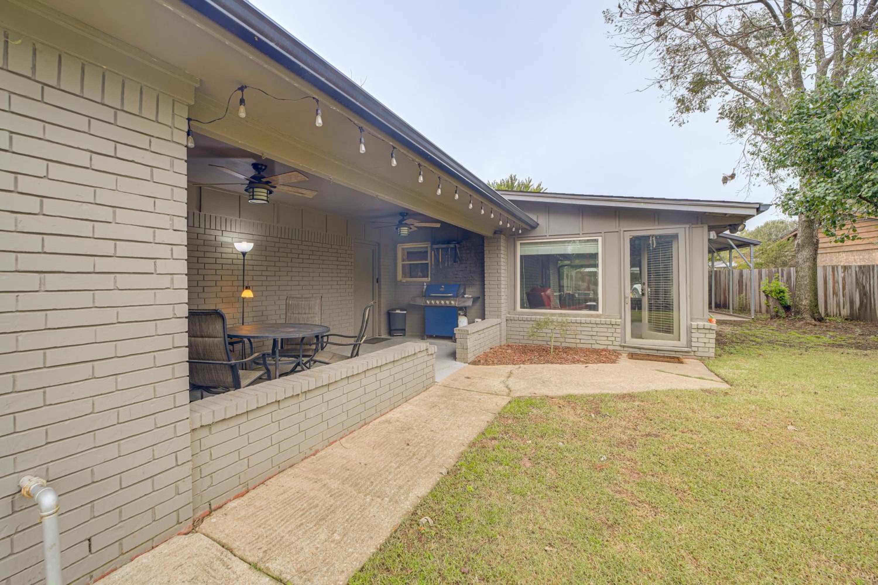 Family-Friendly Tulsa Suburb Home By Parks and River